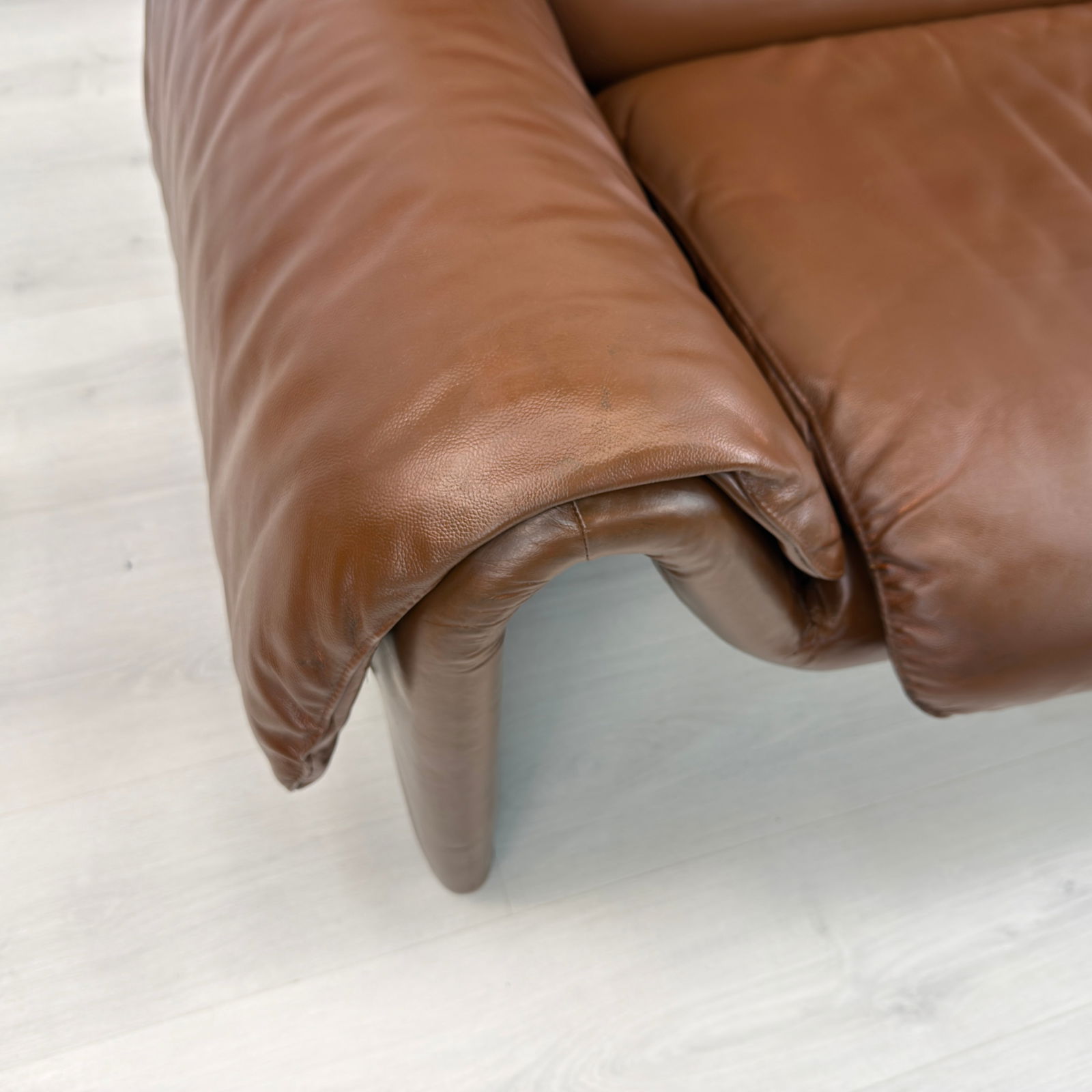 DE SEDE DS-2011 LEATHER SOFA - 8