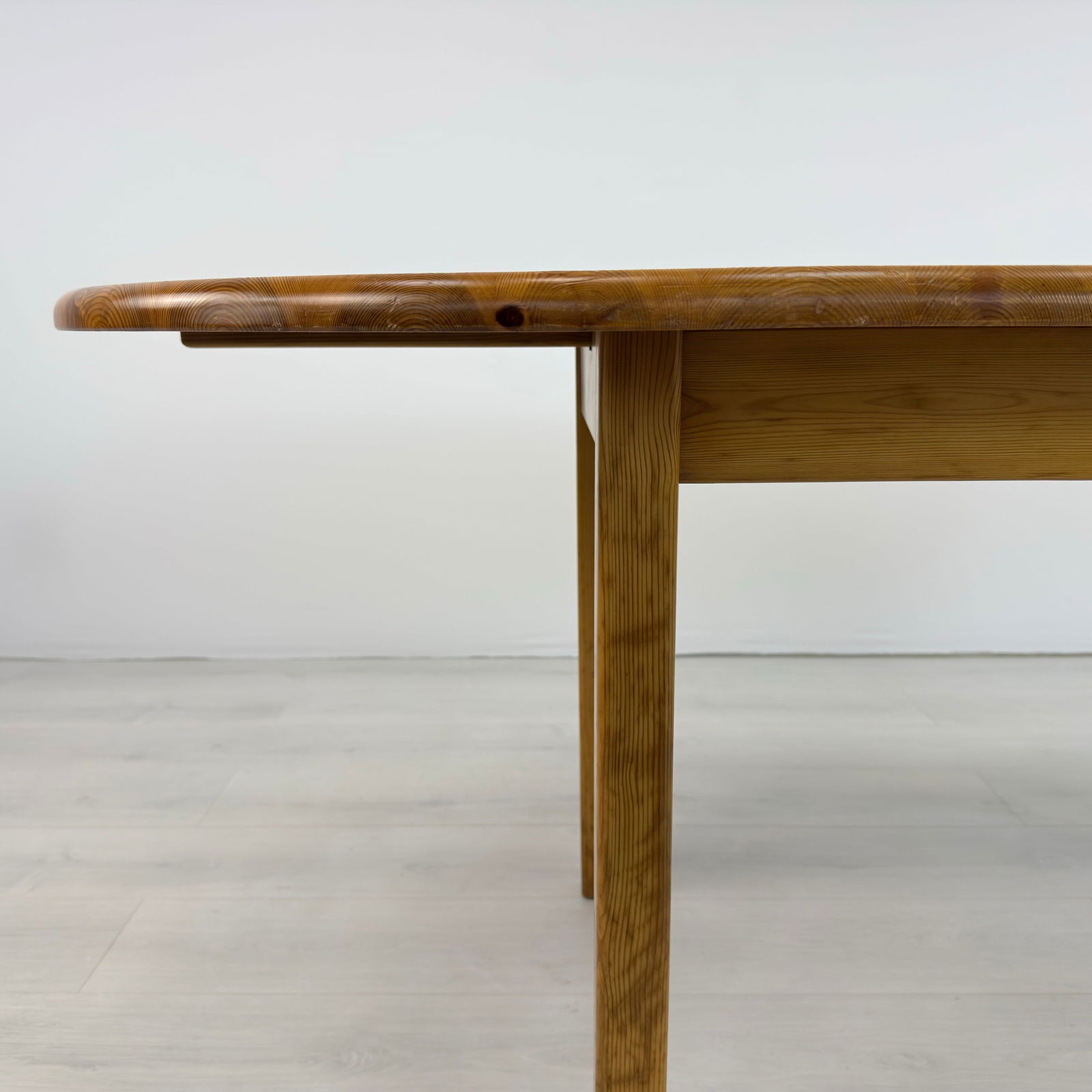 RAINER DAUMILLER EXTENDABLE DINING TABLE - 10