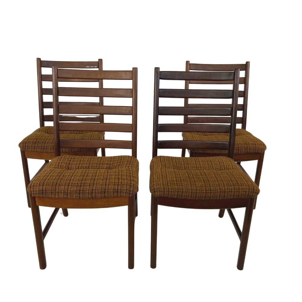 (4) TEAK DINING CHAIRS BY WHITE AND NEWTON: Dimensions: H 36.7” x W 19.3” x D 22.5” x SH 19”. Set of 4 White and Newton dining chairs with original fabric seats, 1960s.