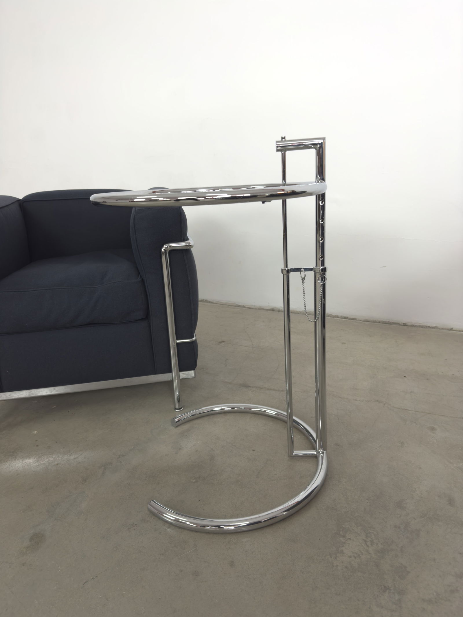 (2) E-1027 TABLES BY EILEEN GRAY FOR CLASSICON - 3