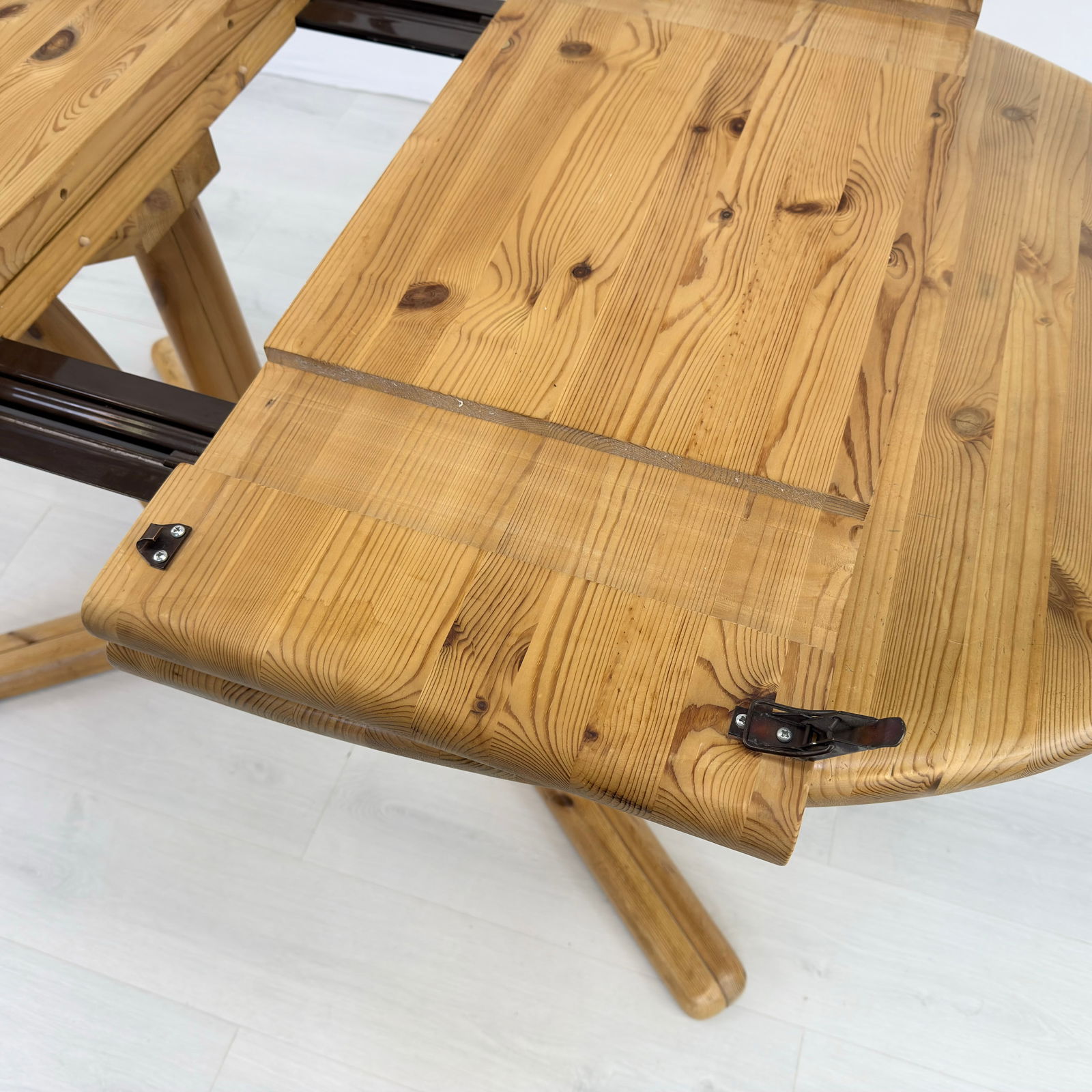 RAINER DAUMILLER EXTENDABLE DINING TABLE - 10