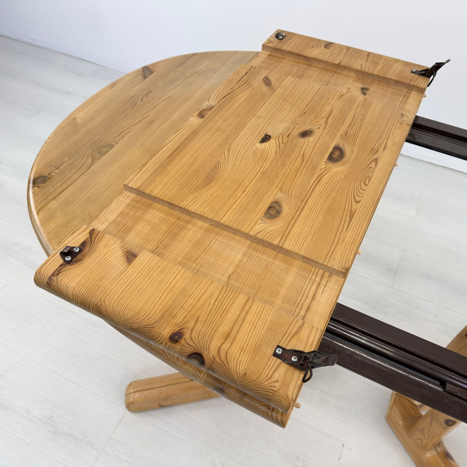 RAINER DAUMILLER EXTENDABLE DINING TABLE - 11