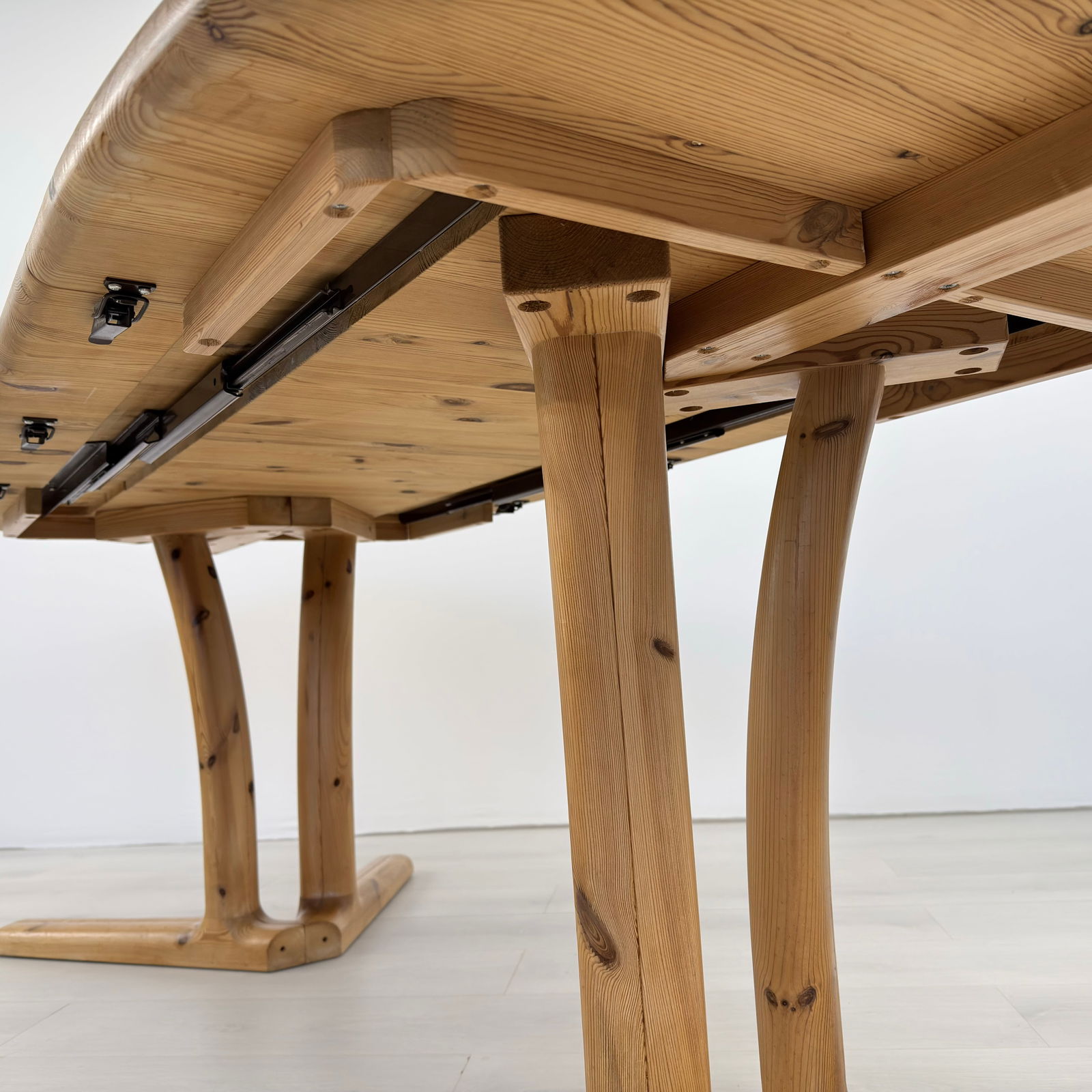 RAINER DAUMILLER EXTENDABLE DINING TABLE - 12