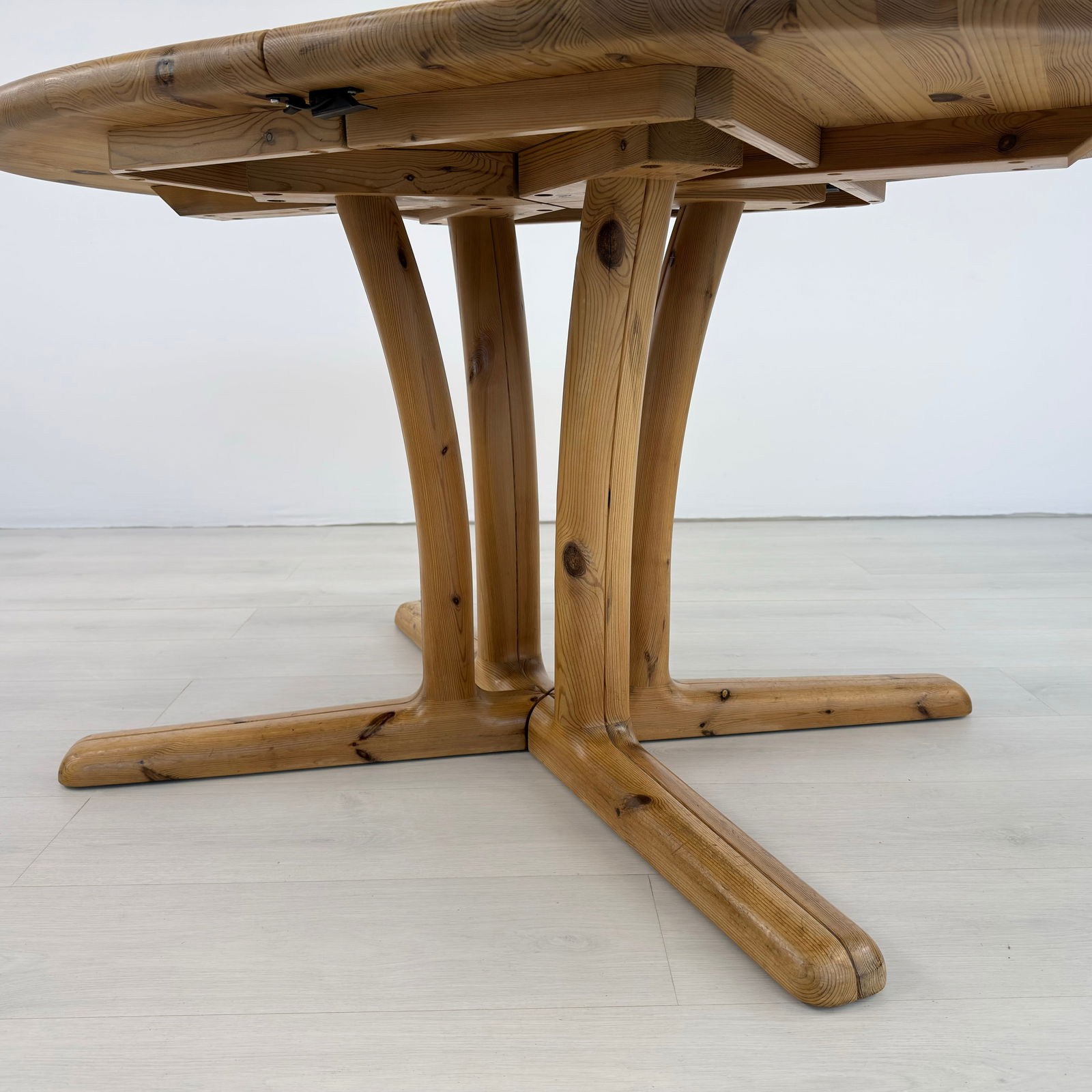 RAINER DAUMILLER EXTENDABLE DINING TABLE - 16