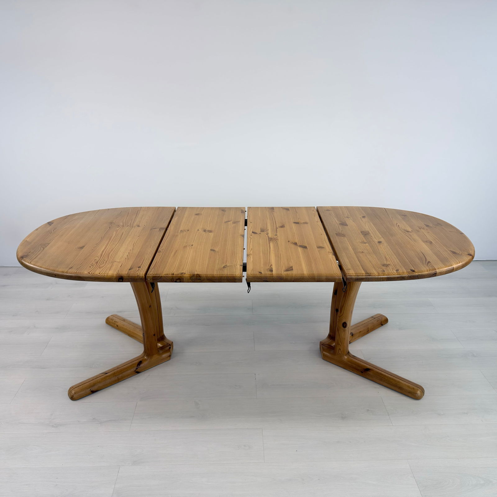RAINER DAUMILLER EXTENDABLE DINING TABLE - 8