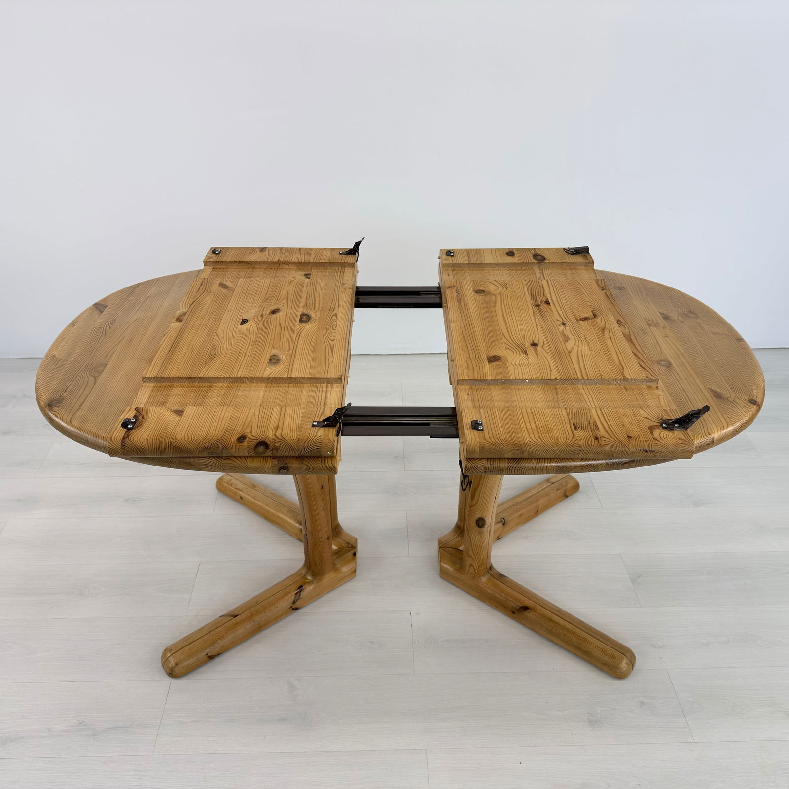 RAINER DAUMILLER EXTENDABLE DINING TABLE - 9