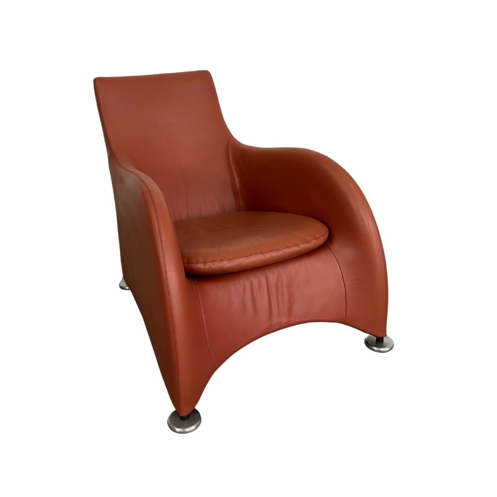 GERARD VAN DEN BERG MONTIS LOGE CHAIR: Dimensions: H 31.3” x W 26.5” x D 42” x SH 15.5”. Montis loge chair by Gerard Van Den Berg in brown leather and aluminum feet.