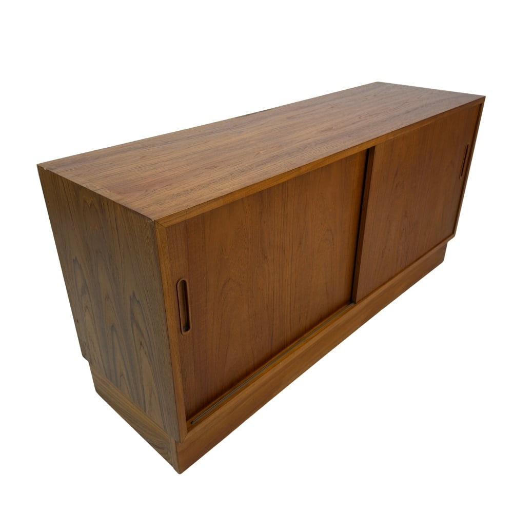 DANISH TEAK CREDENZA BY HUNDEVAD FURNITURE (1 of 17)