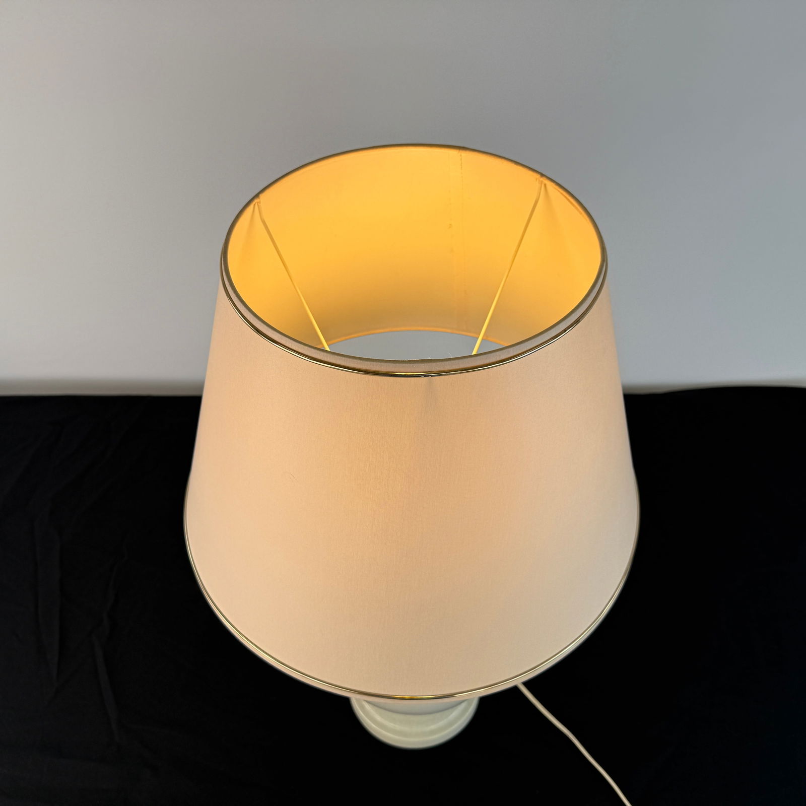 FRENCH EGG CERAMIC TABLE LAMP - 3