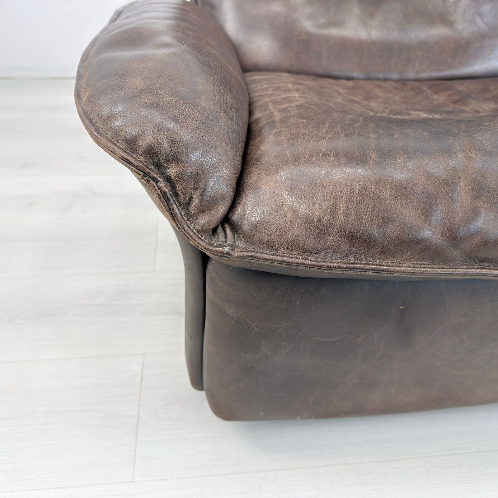 DE SEDE DS 49 THREE-SEATER SOFA, 1970s - 10