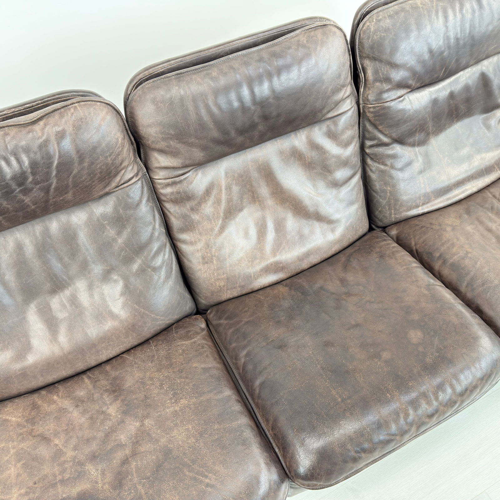 DE SEDE DS 49 THREE-SEATER SOFA, 1970s - 11