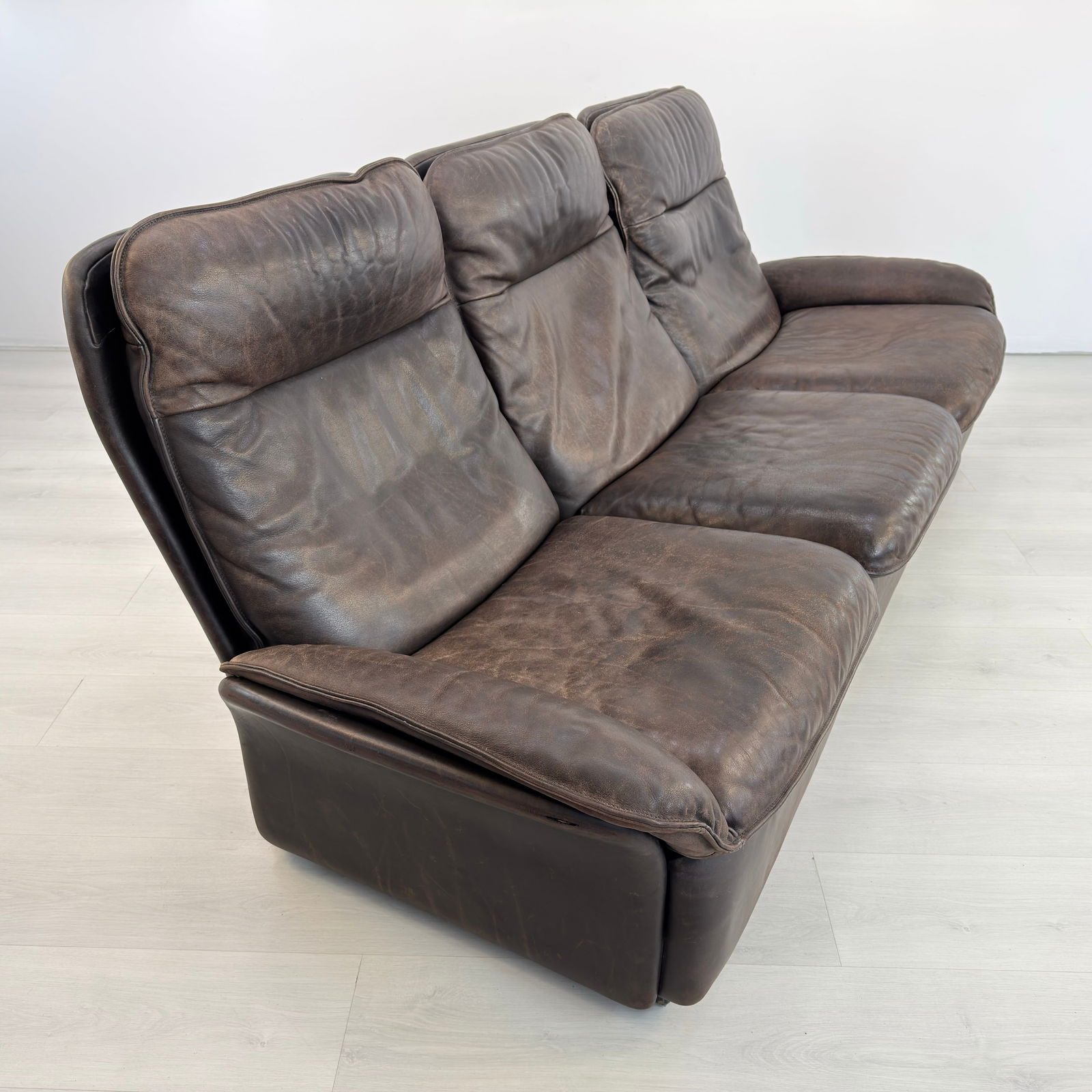 DE SEDE DS 49 THREE-SEATER SOFA, 1970s - 4