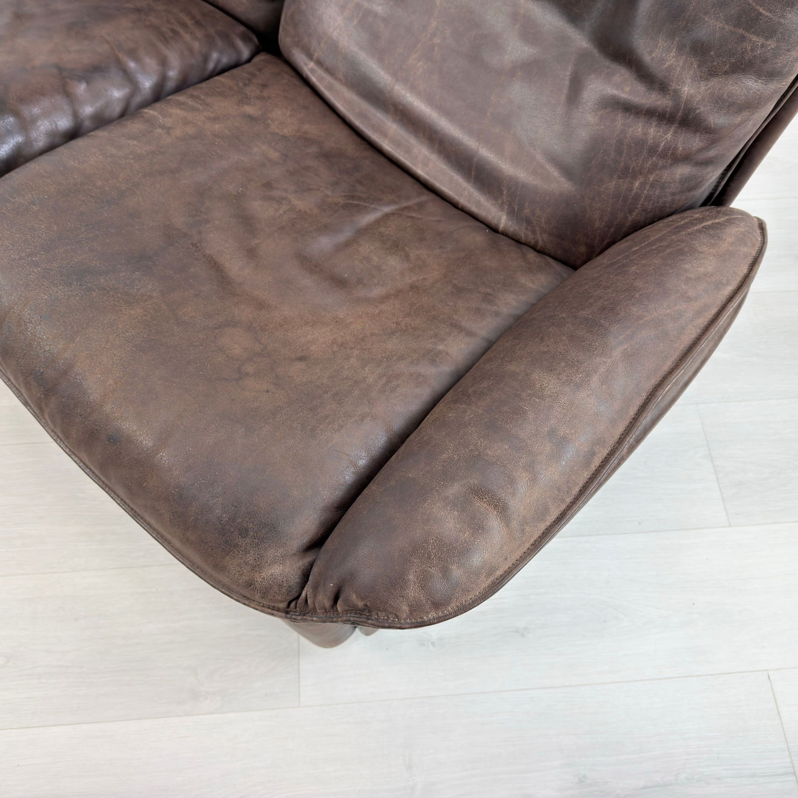 DE SEDE DS 49 THREE-SEATER SOFA, 1970s - 7