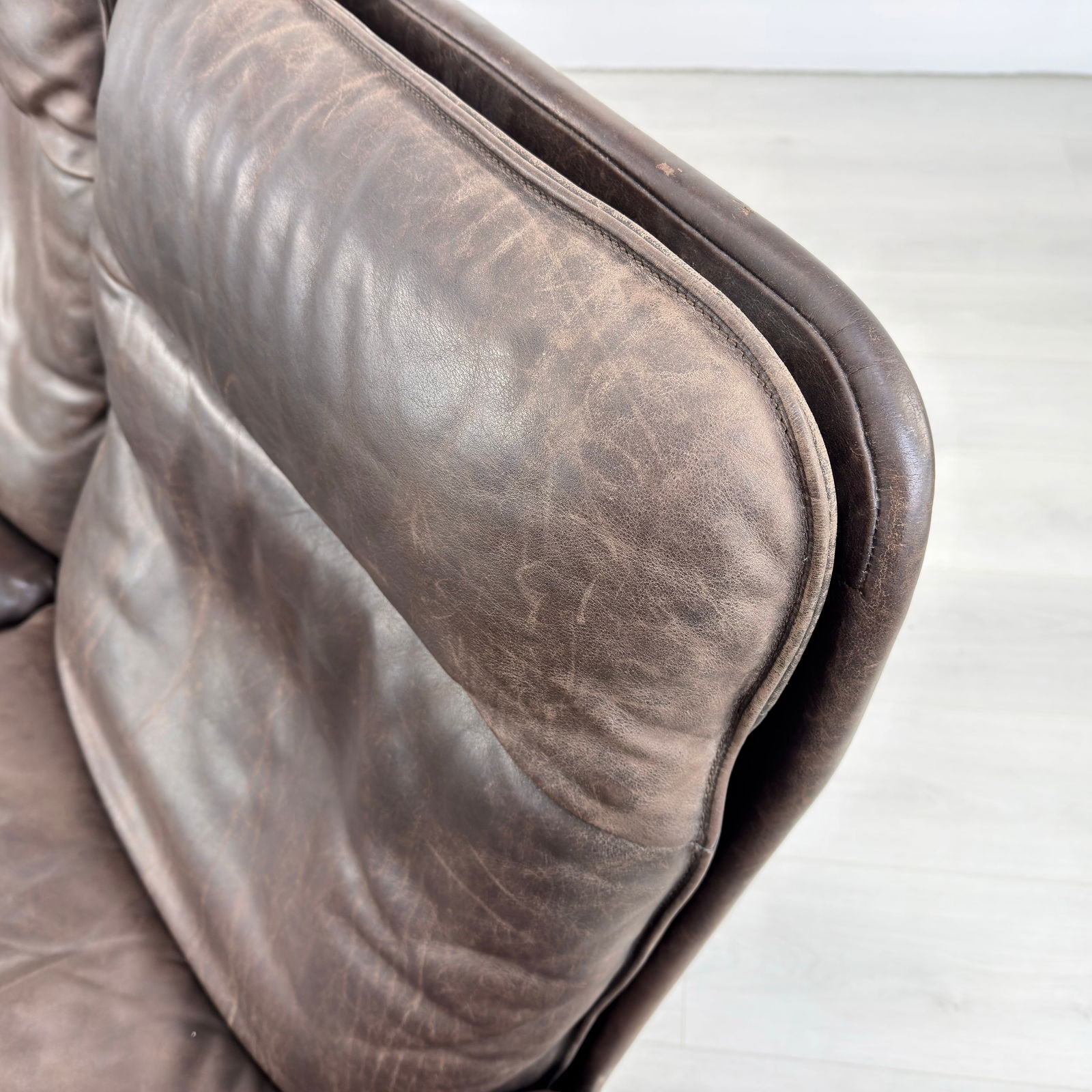 DE SEDE DS 49 THREE-SEATER SOFA, 1970s - 9