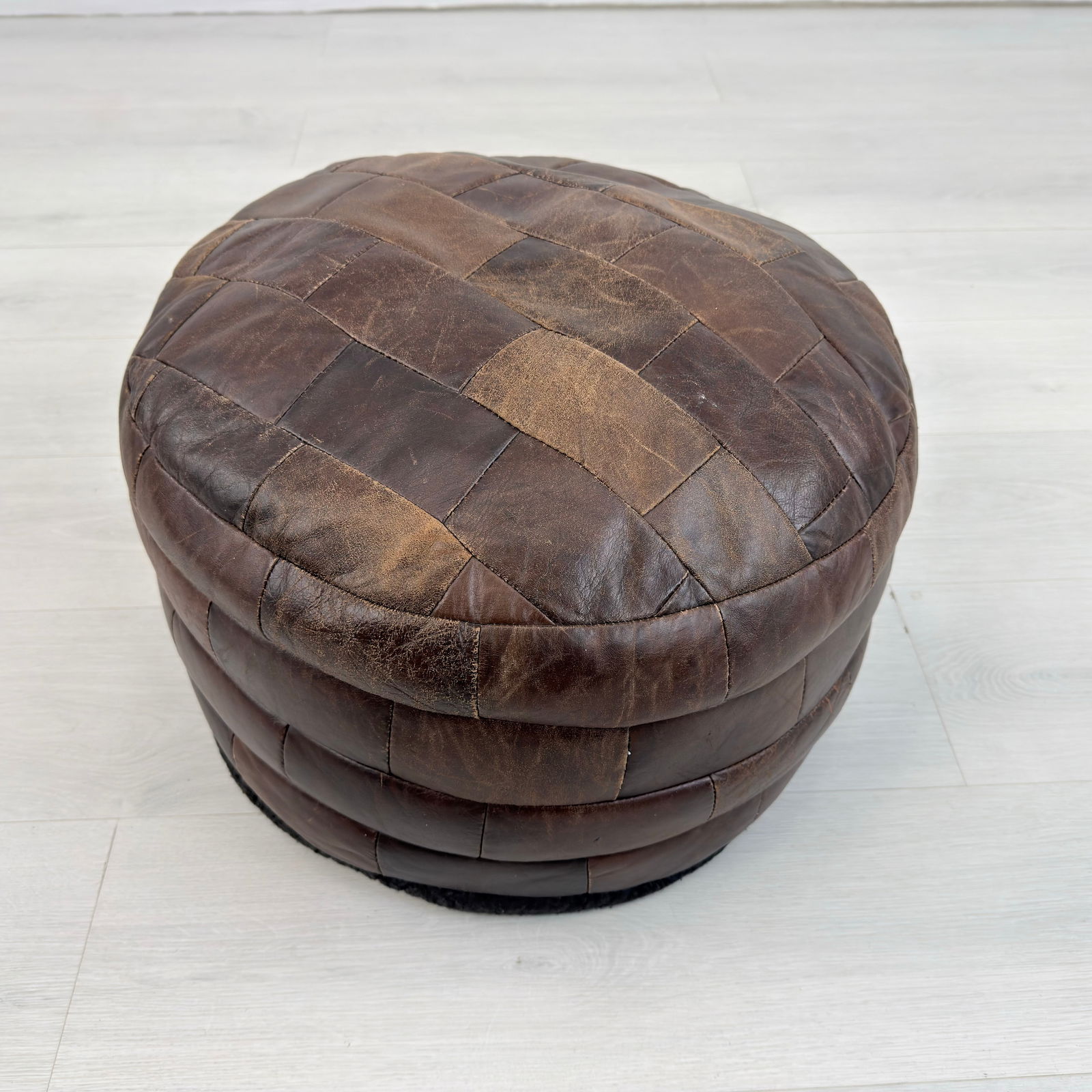 DE SEDE LEATHER POUF - 2
