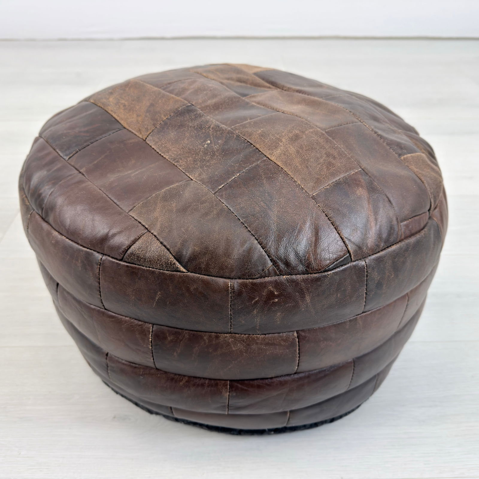 DE SEDE LEATHER POUF - 3