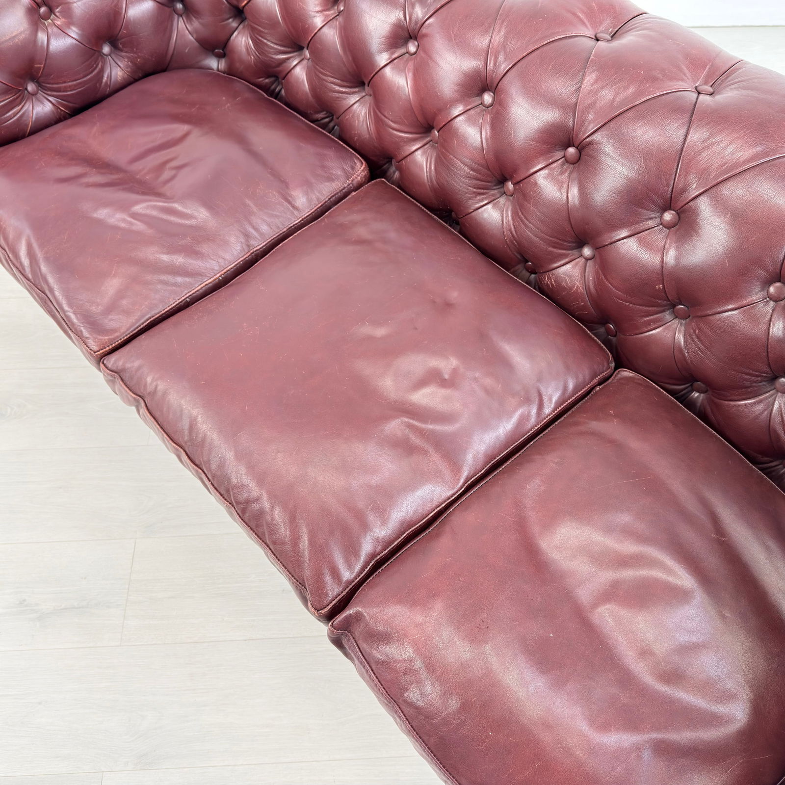 CHESTERFIELD 3-SEATER LEATHER SOFA - 10