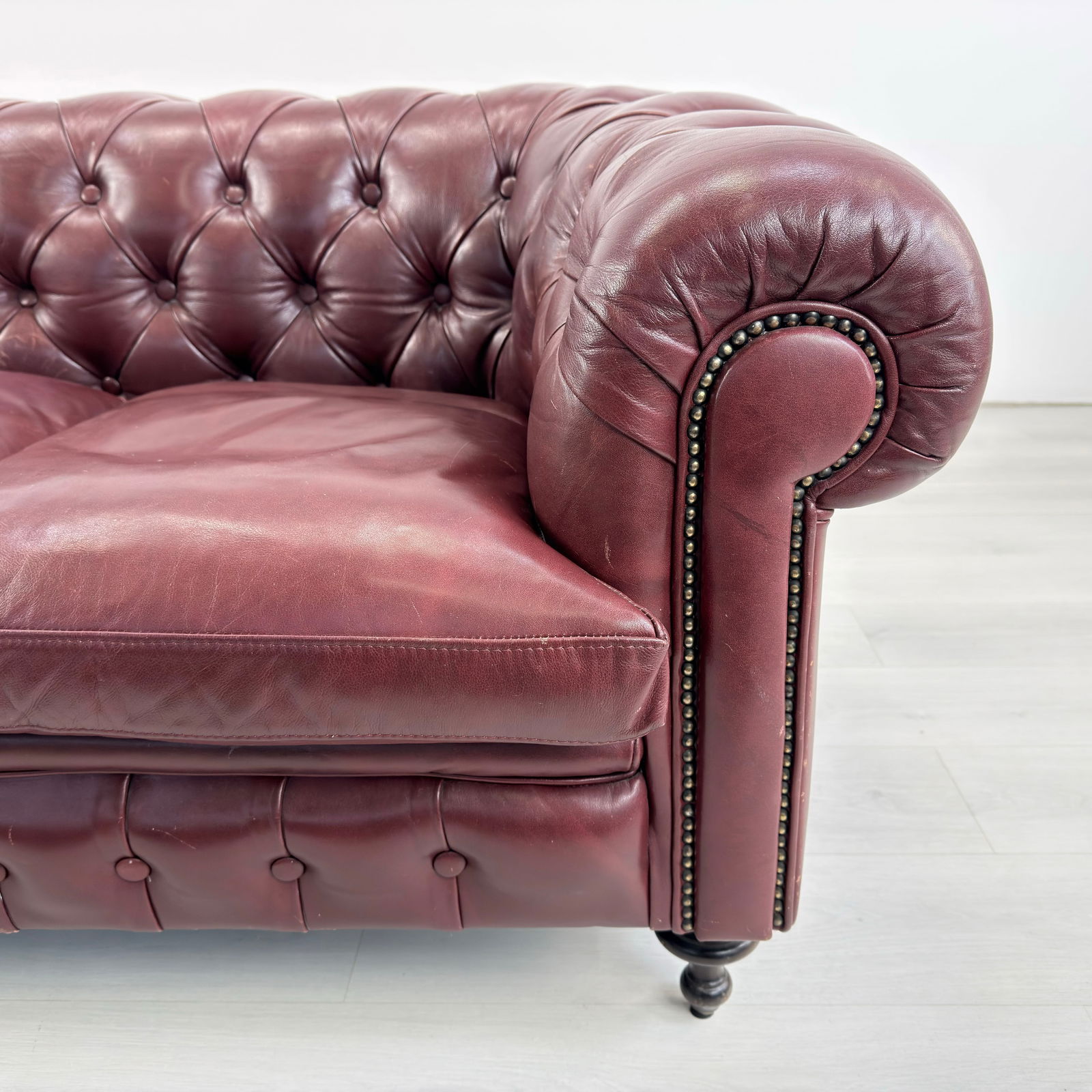 CHESTERFIELD 3-SEATER LEATHER SOFA - 11