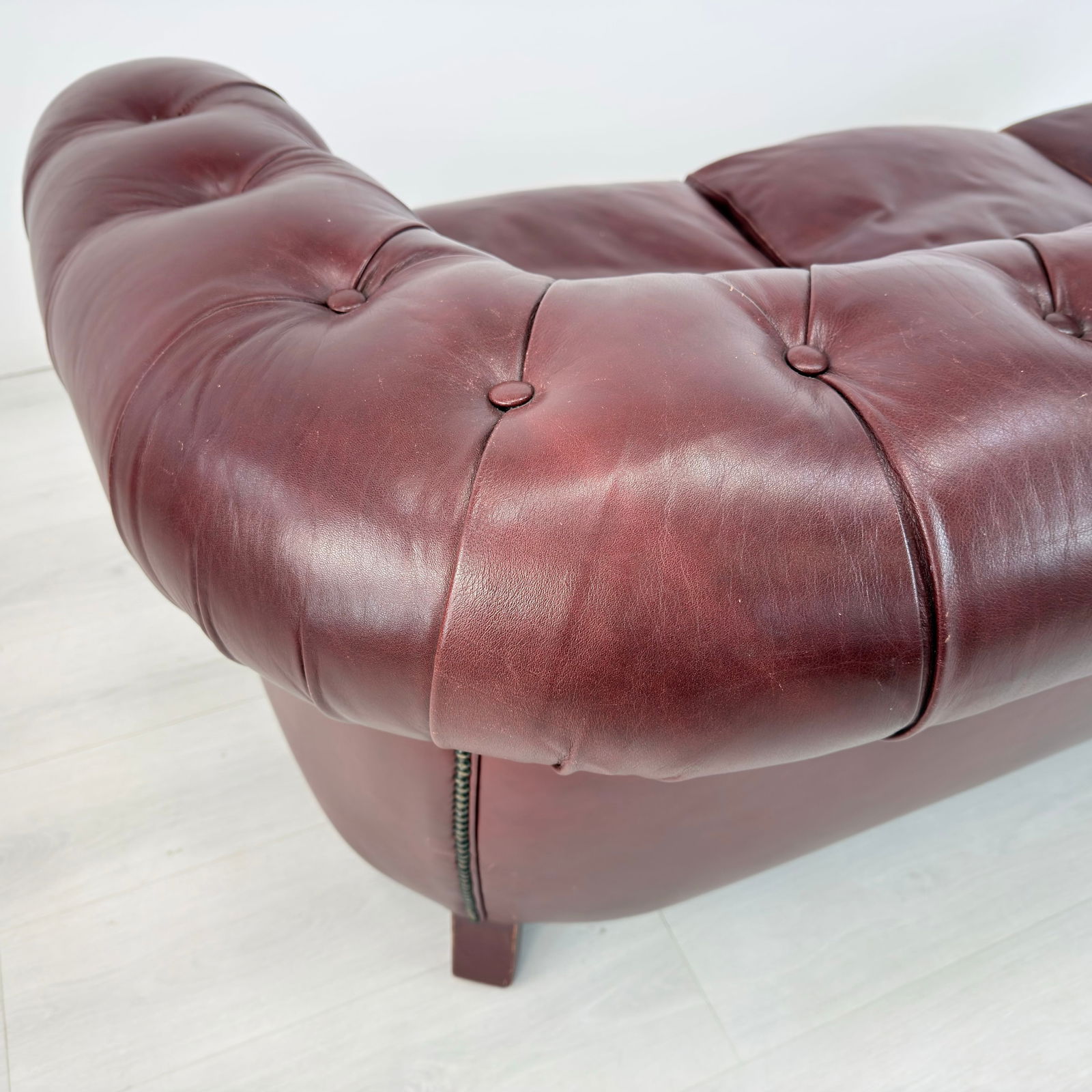 CHESTERFIELD 3-SEATER LEATHER SOFA - 12