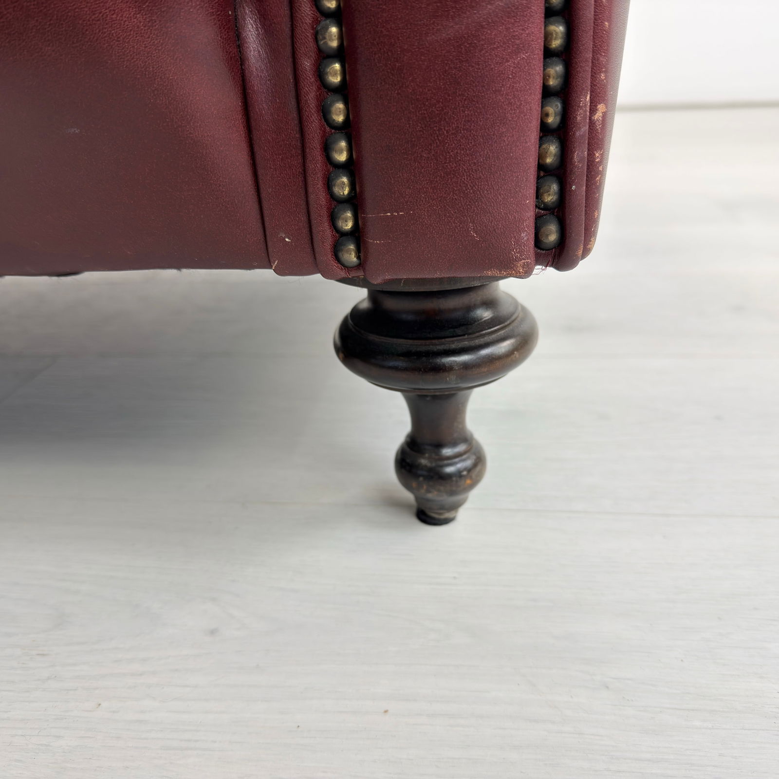 CHESTERFIELD 3-SEATER LEATHER SOFA - 13