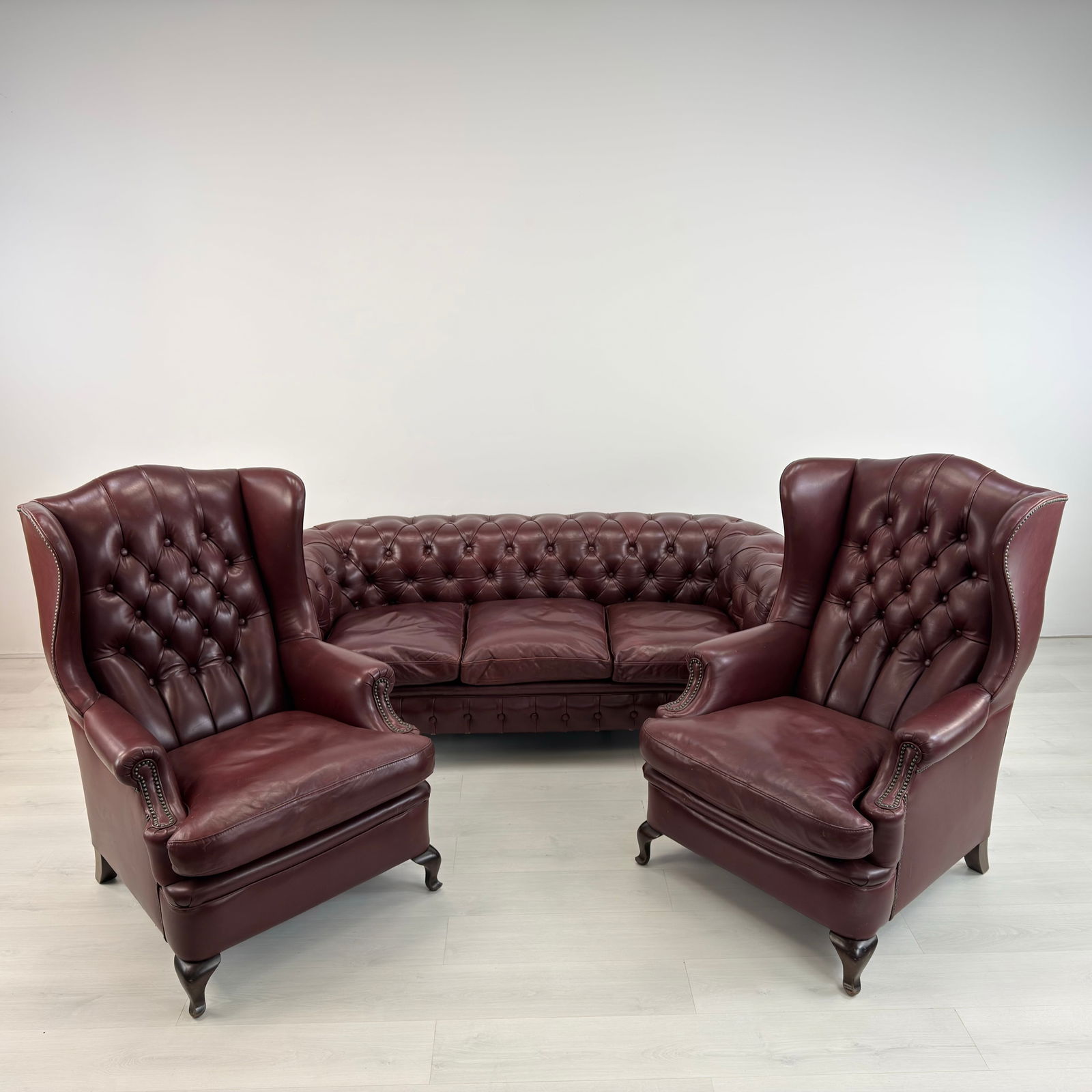 CHESTERFIELD 3-SEATER LEATHER SOFA - 14