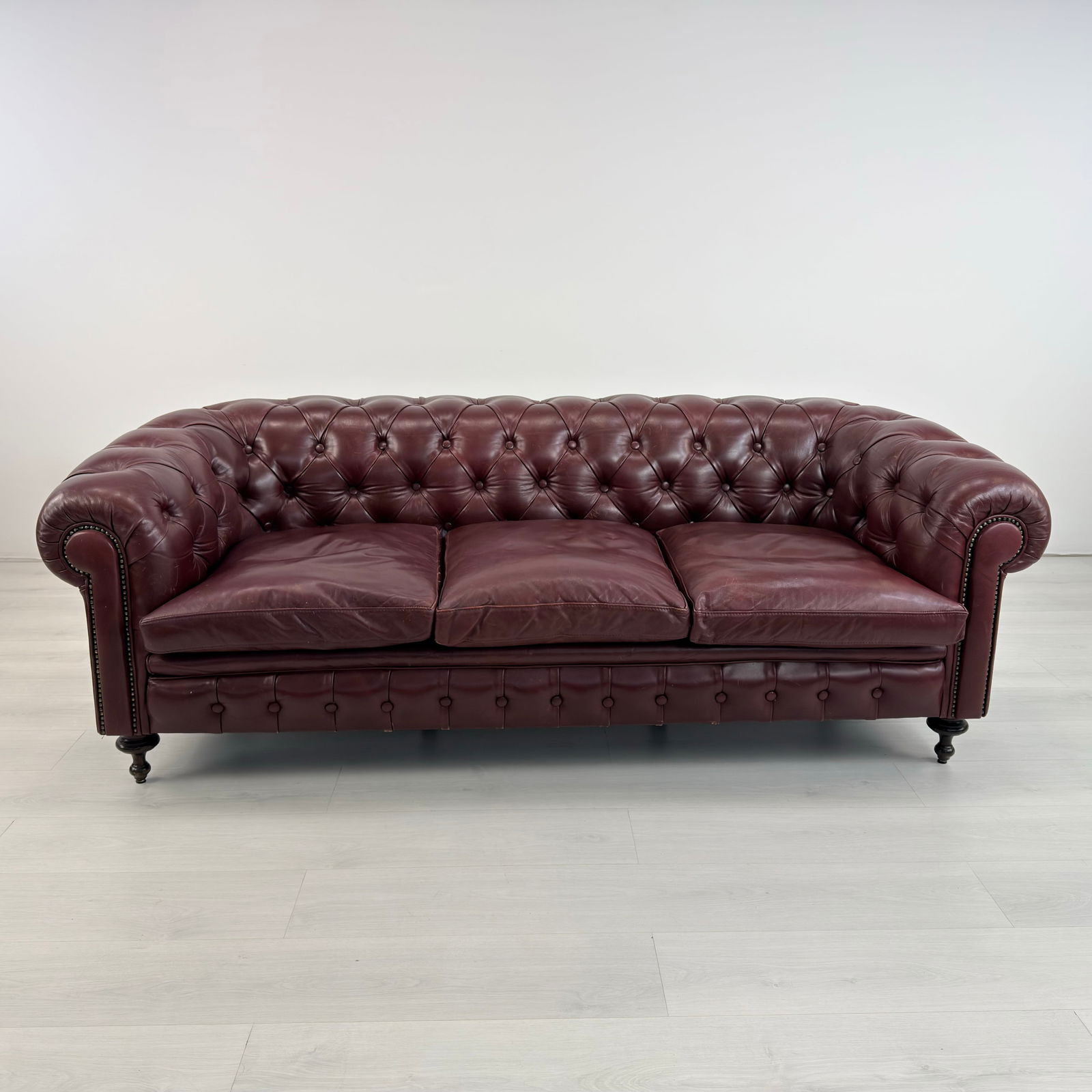CHESTERFIELD 3-SEATER LEATHER SOFA - 2
