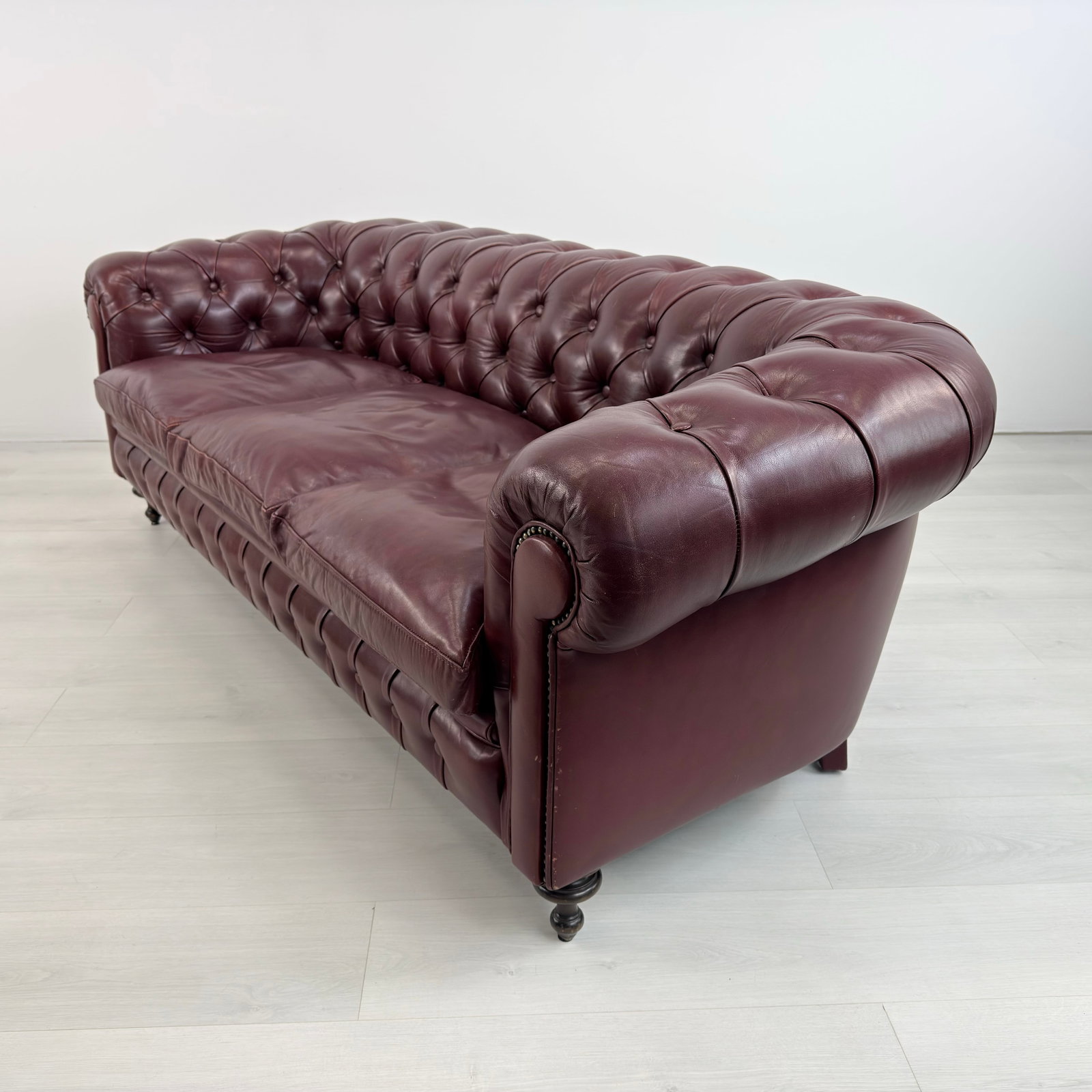 CHESTERFIELD 3-SEATER LEATHER SOFA - 4