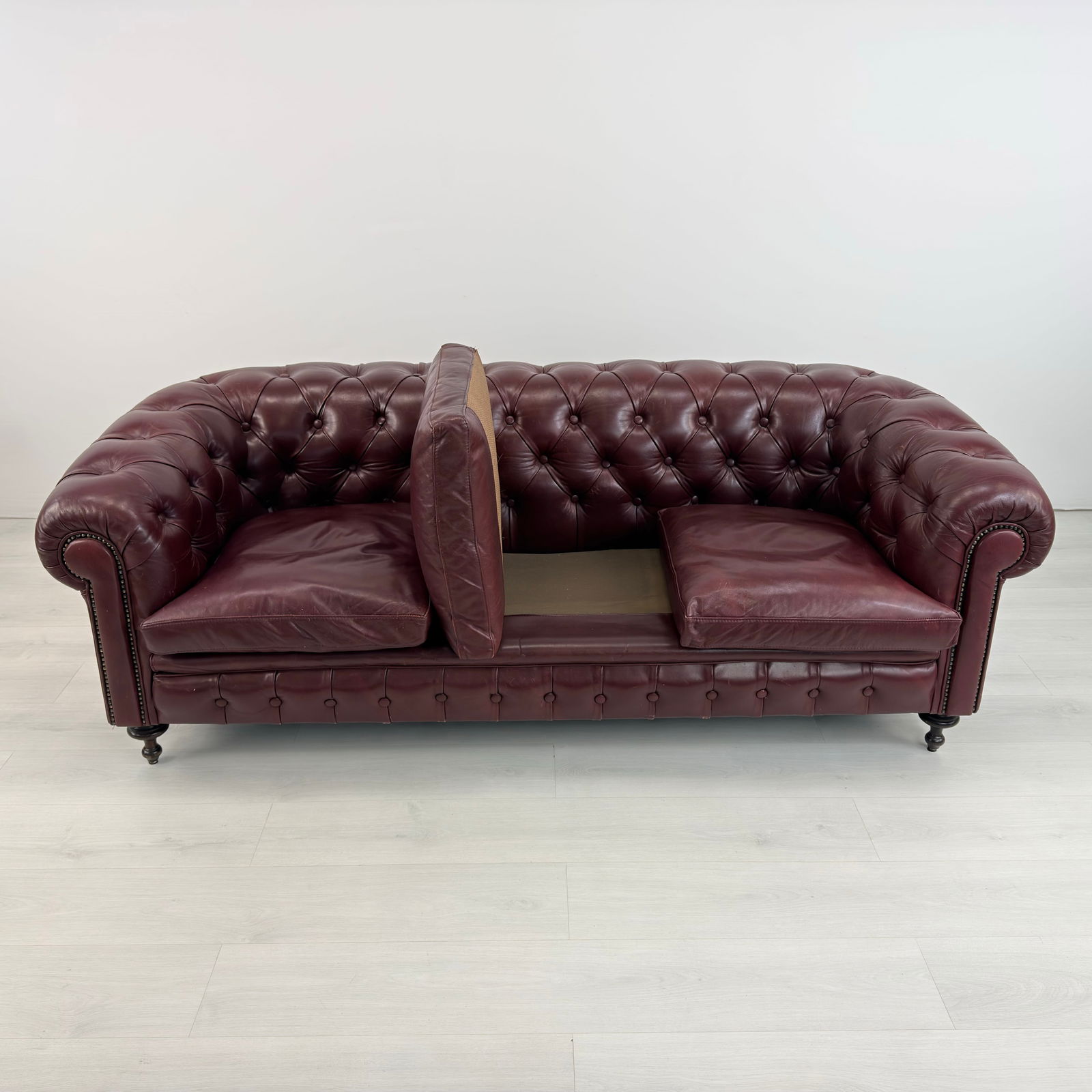 CHESTERFIELD 3-SEATER LEATHER SOFA - 7