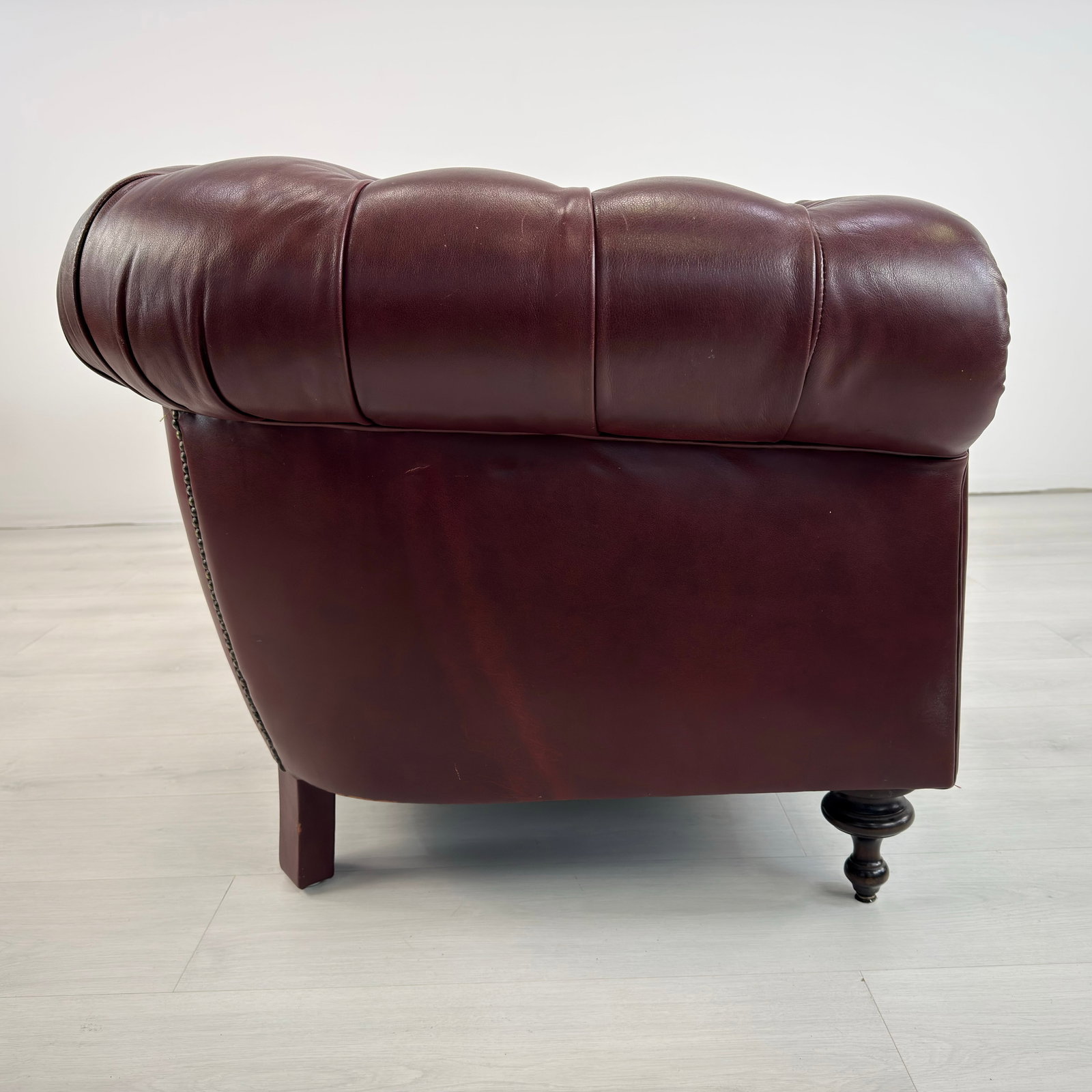 CHESTERFIELD 3-SEATER LEATHER SOFA - 8