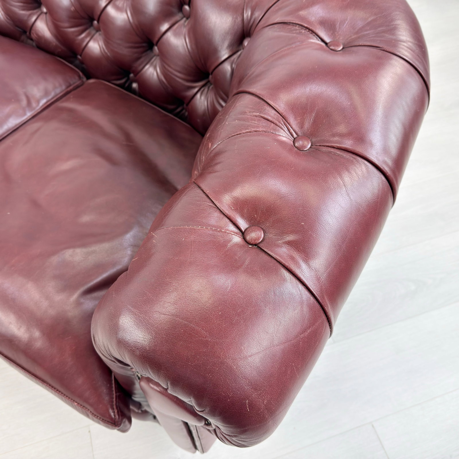 CHESTERFIELD 3-SEATER LEATHER SOFA - 9