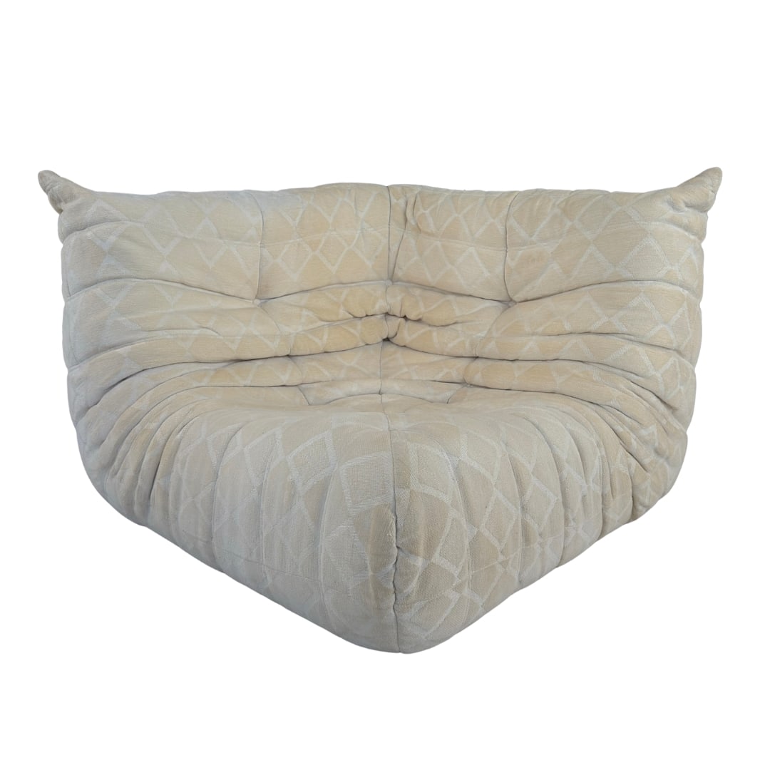 LIGNE ROSET TOGO CORNER CHAIR: Dimensions: H 29” x D 40.5” x SD 34.5” x SH 15”. Togo corner lounge chair by Michel Ducaroy for Ligne Roset, with original beige upholstery. No tags visible, provenance Swiss