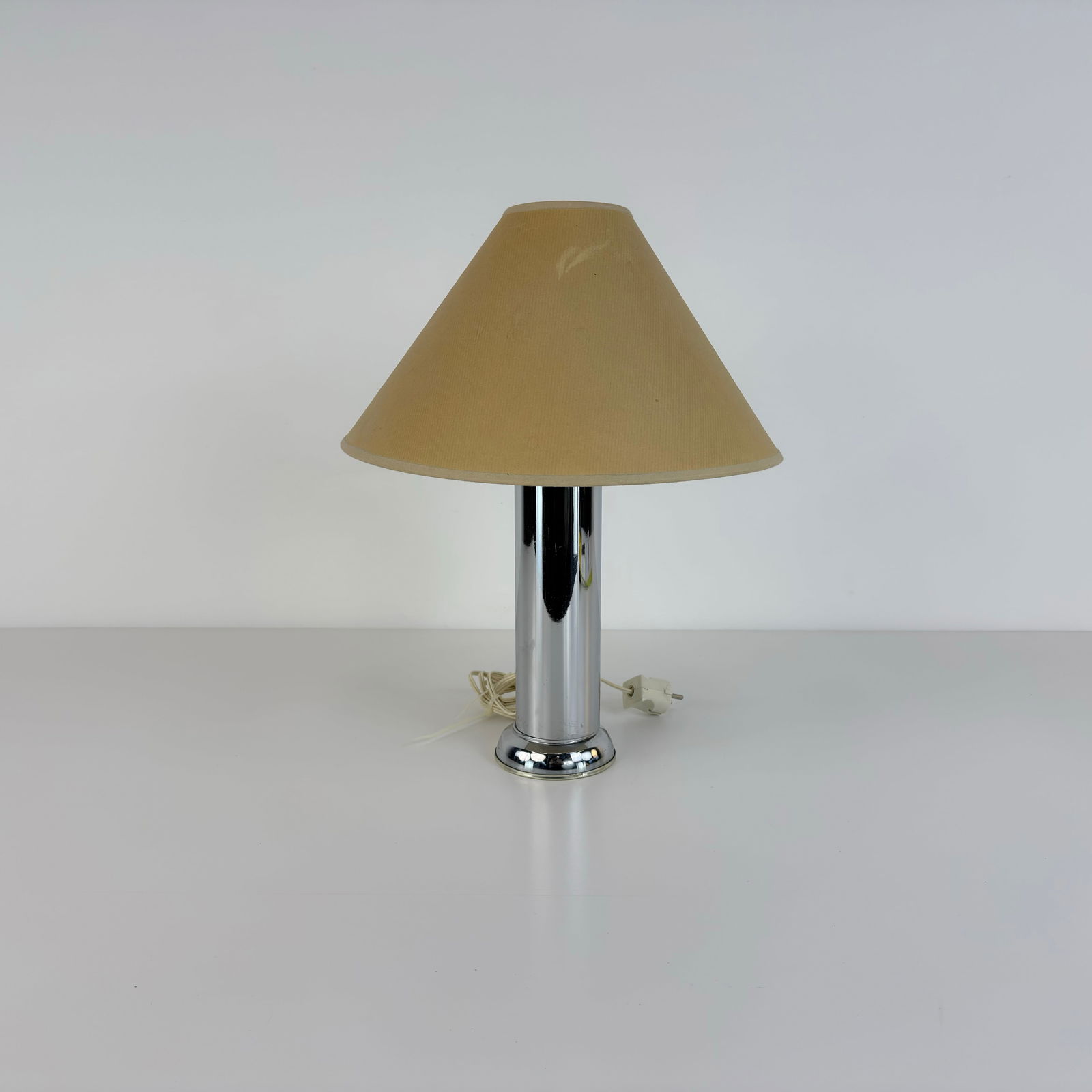 VINTAGE TABLE LAMP - 4