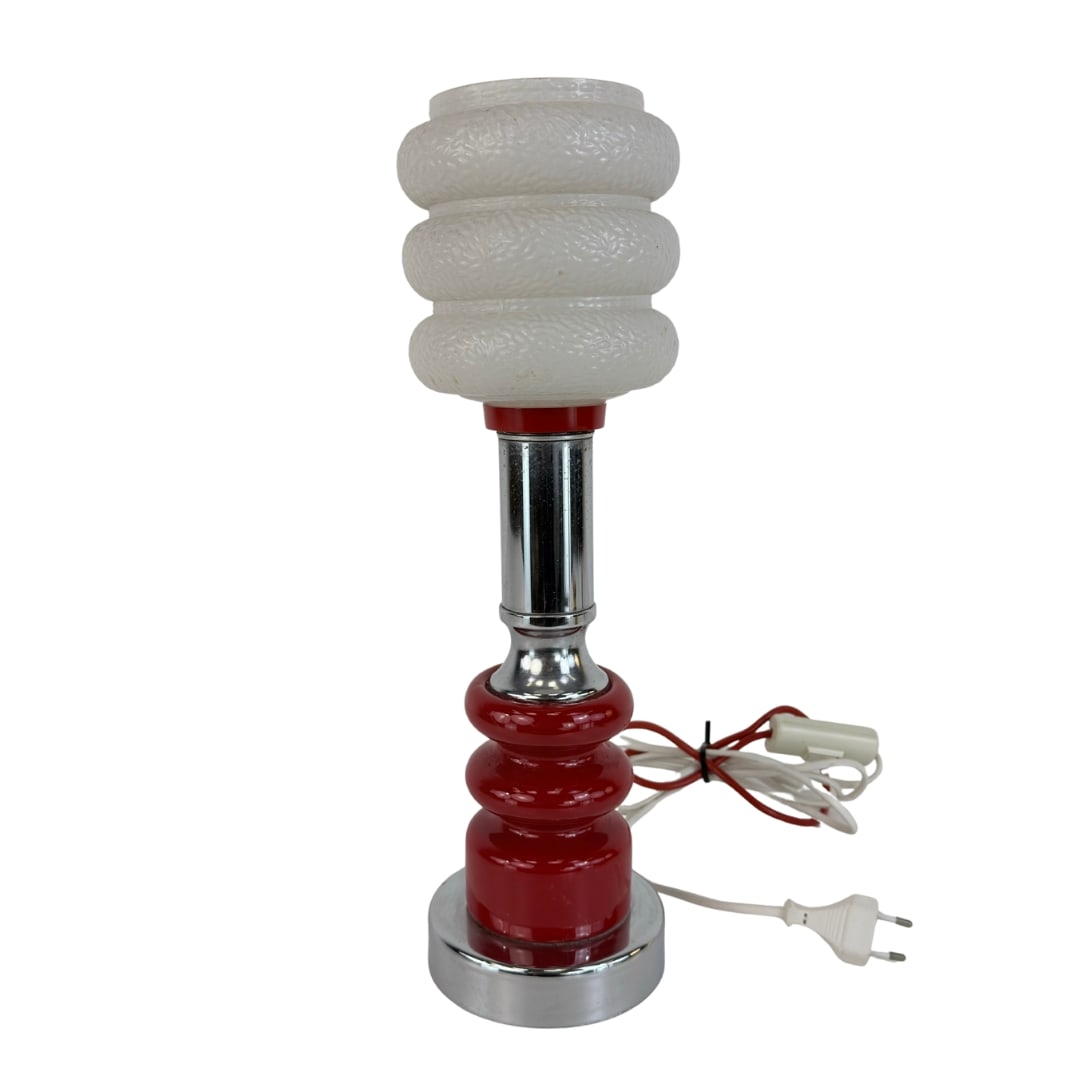 ITALIAN SPACE AGE CERAMIC TABLE LAMP: Dimensions: H 16.5” x W 5”. Vintage Italian Space Age red ceramic and chrome table lamp with glass shade.