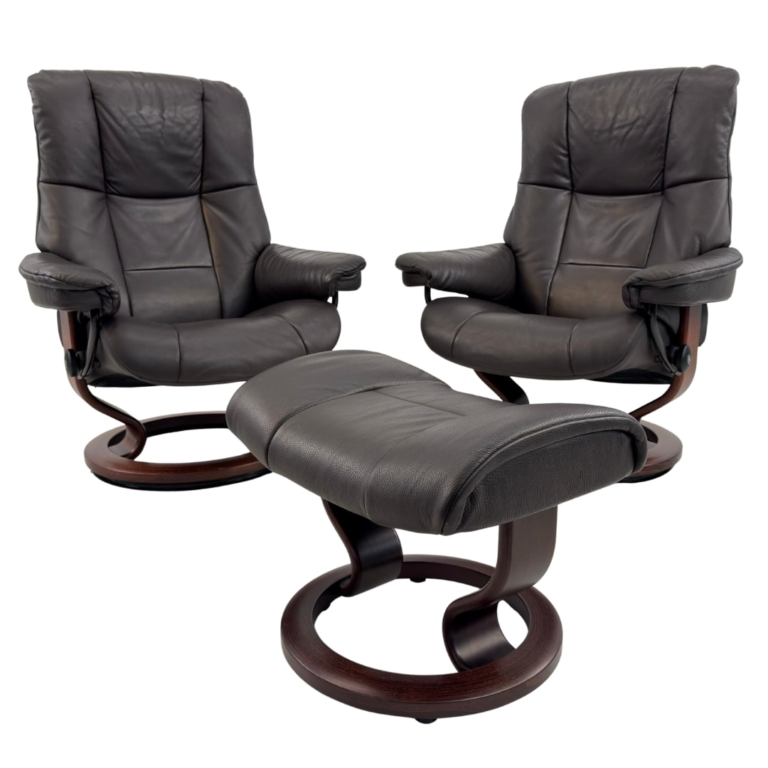 (2) EKORNES STRESSLESSS RECLINING CHAIRS WITH OTTOMAN: Dimensions: H 40.3” x W 32” x D 29” x SH 17.7”. Pair of Ekorness Stressless reclining chairs with matching ottoman, upholstered in original dark brown leather.