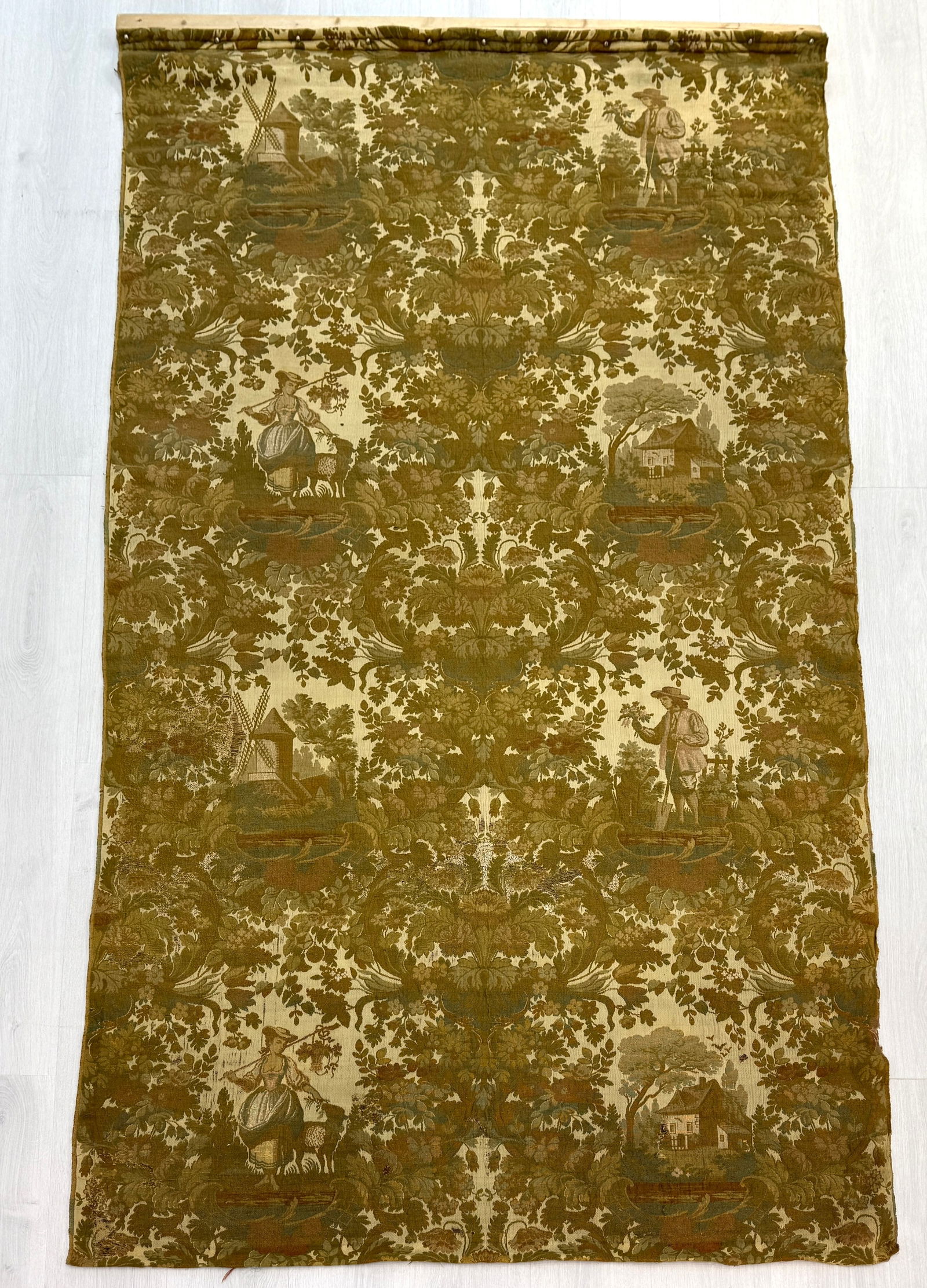 LARGE AUBUSSON STYLE TAPESTRY (1 of 9)