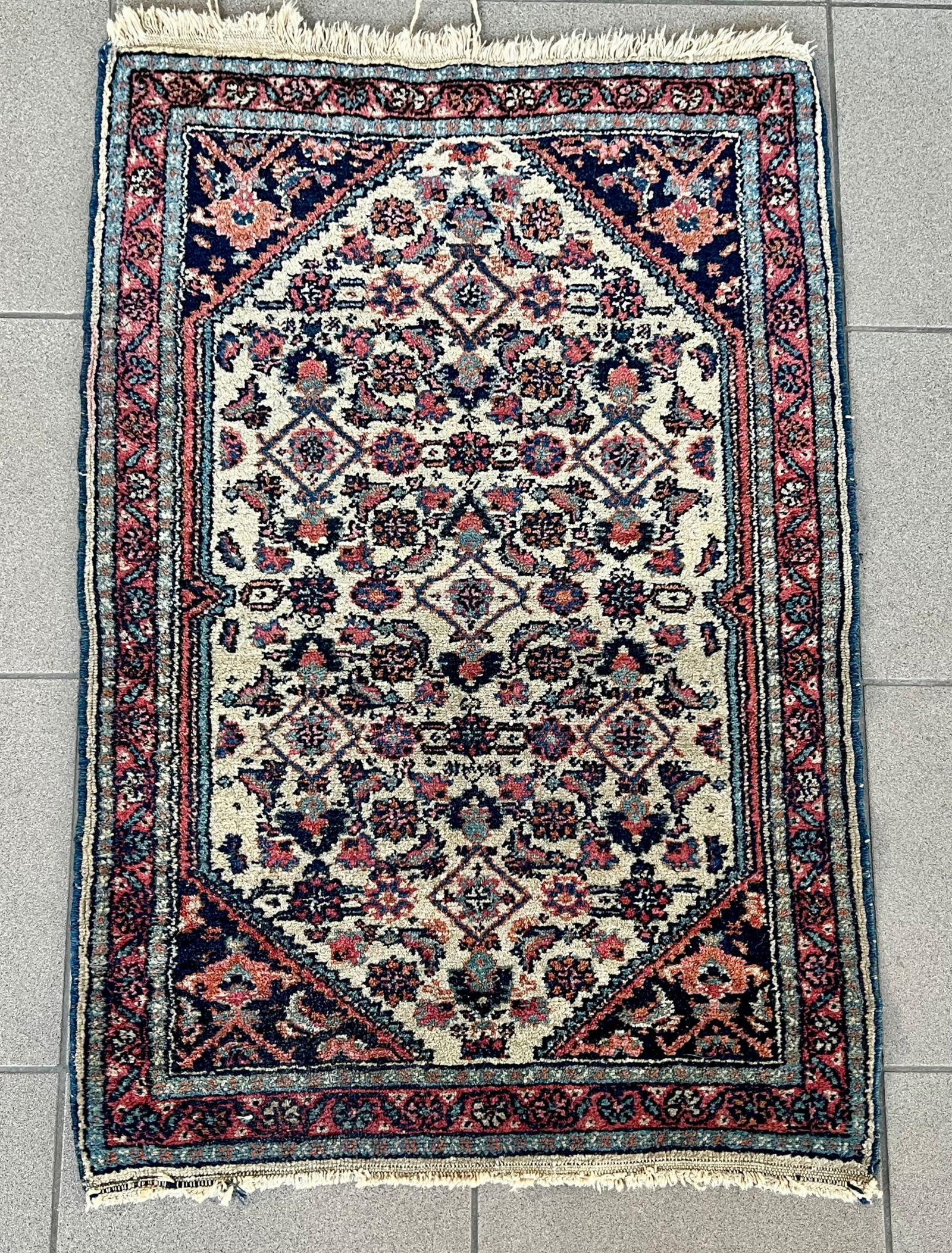 SMALL PERSIAN AREA RUG (1 of 5)