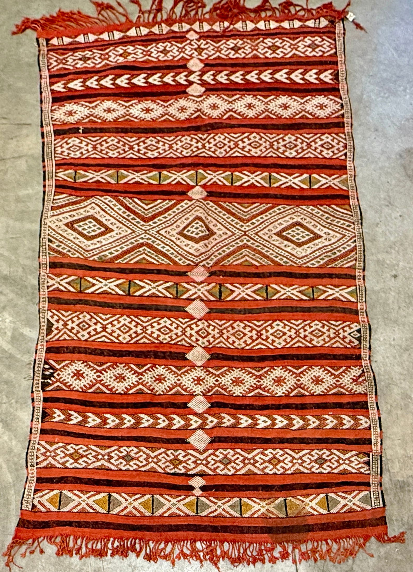 VINTAGE MOROCCAN HAND-KNOTTED RUG (1 of 7)