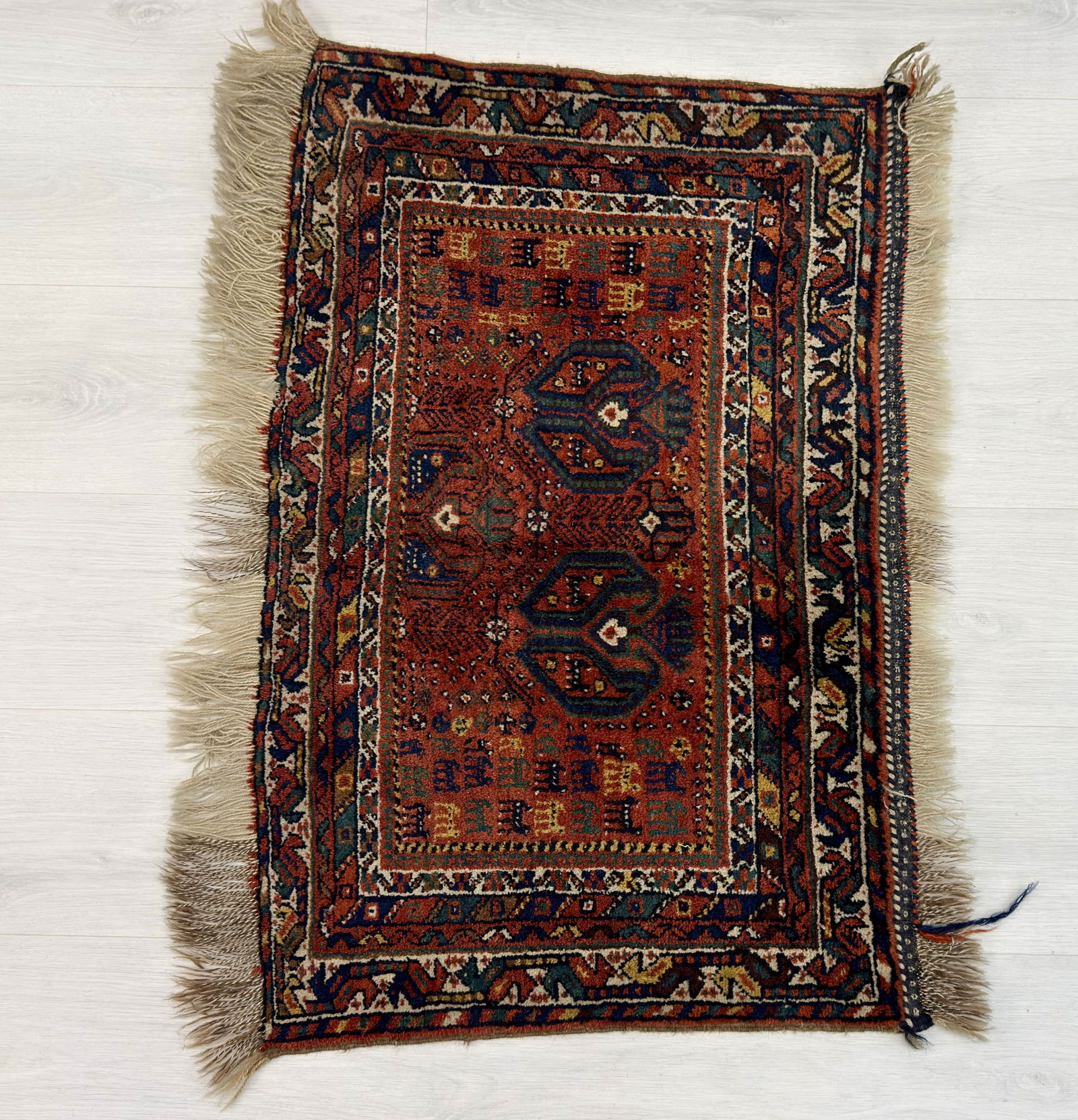 PERSIAN SHIRAZ WOOL RUG (1 of 5)