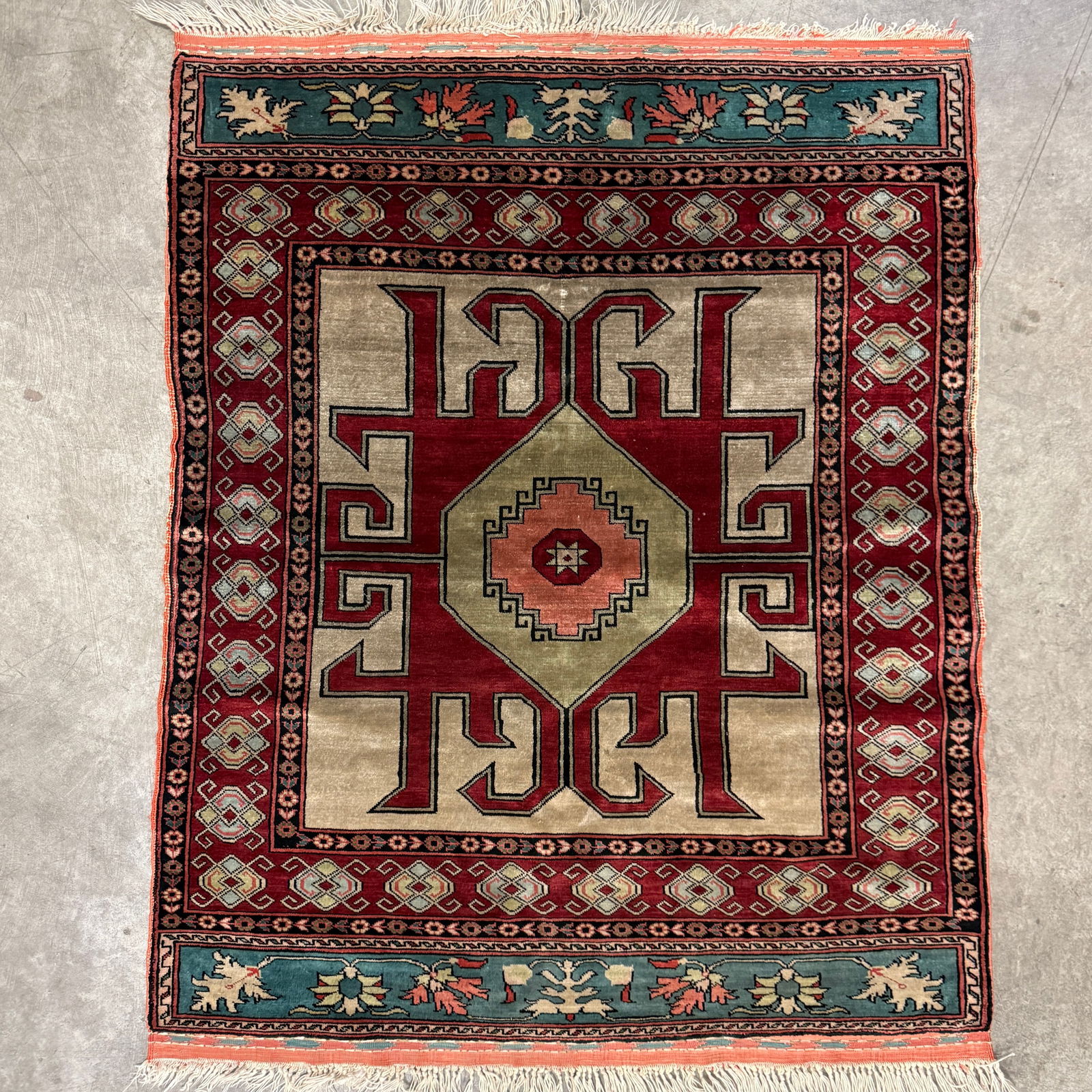 SILK HERIZ SQUARE AREA RUG (1 of 13)
