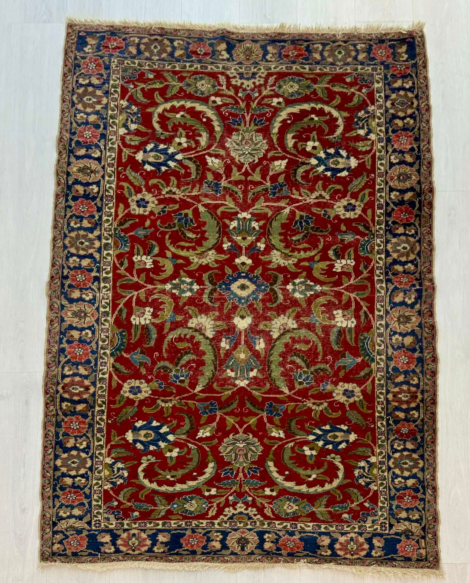 VERY FINE ANTIQUE WOOL RUG (1 of 7)