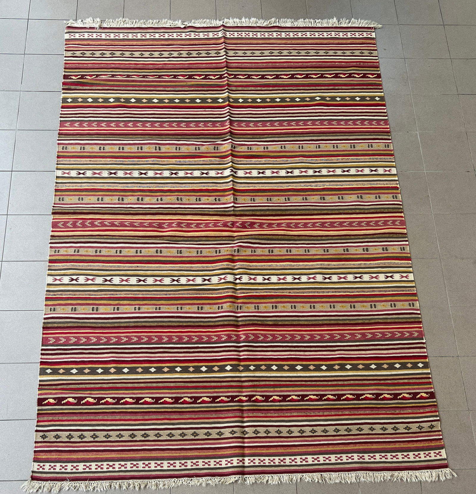 ORIENTAL FLATWEAVE RUG (1 of 8)