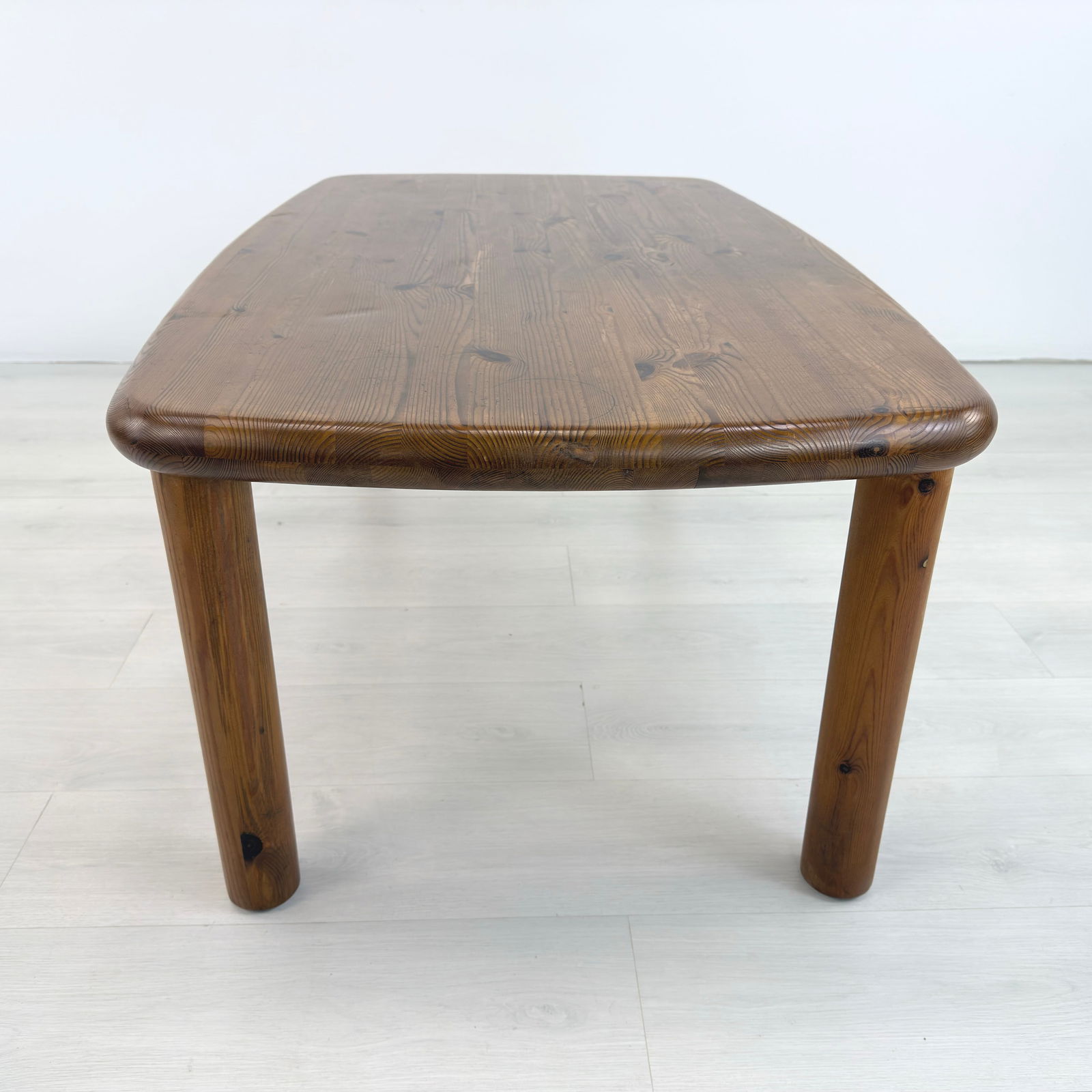 SCANDINAVIAN COFFEE TABLE - 7
