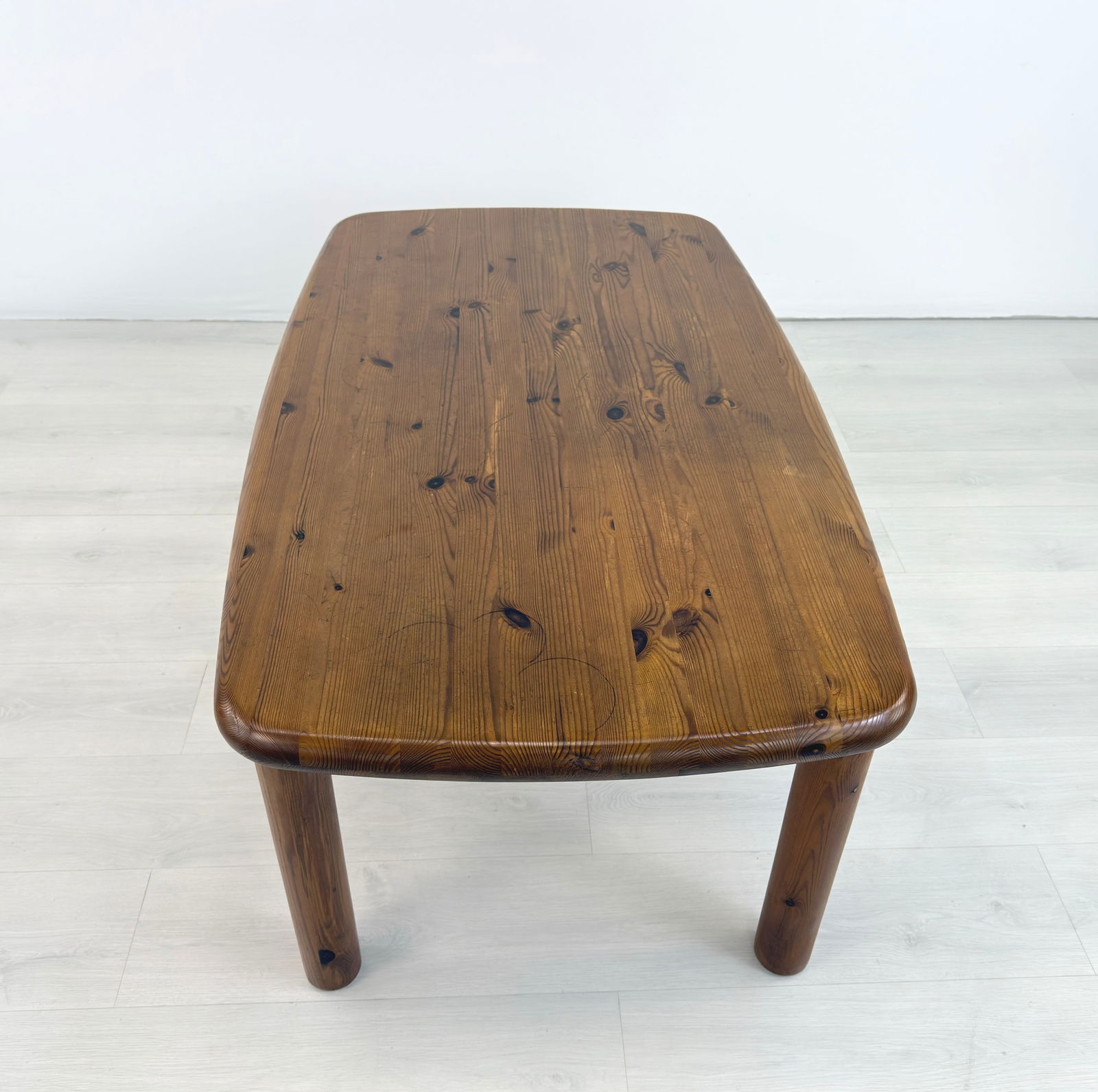 SCANDINAVIAN COFFEE TABLE - 8