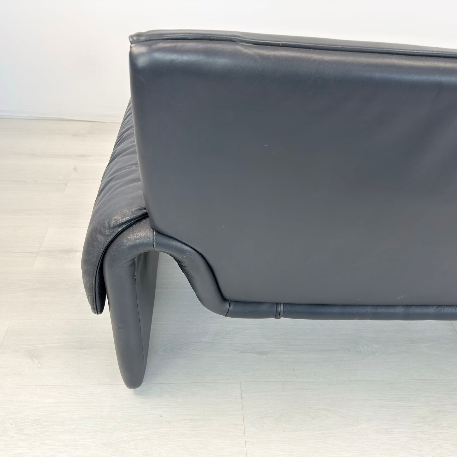 DE SEDE DS 2011 LEATHER SOFA - 13