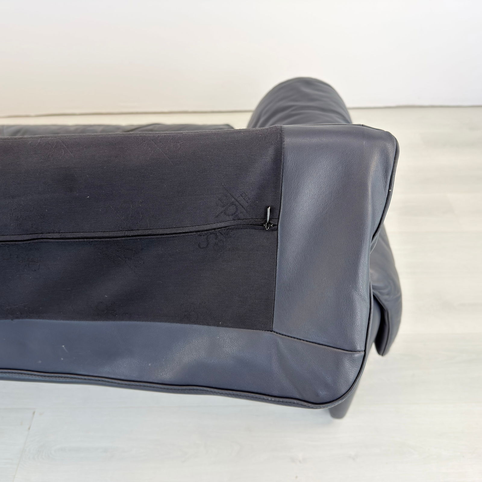 DE SEDE DS 2011 LEATHER SOFA - 14