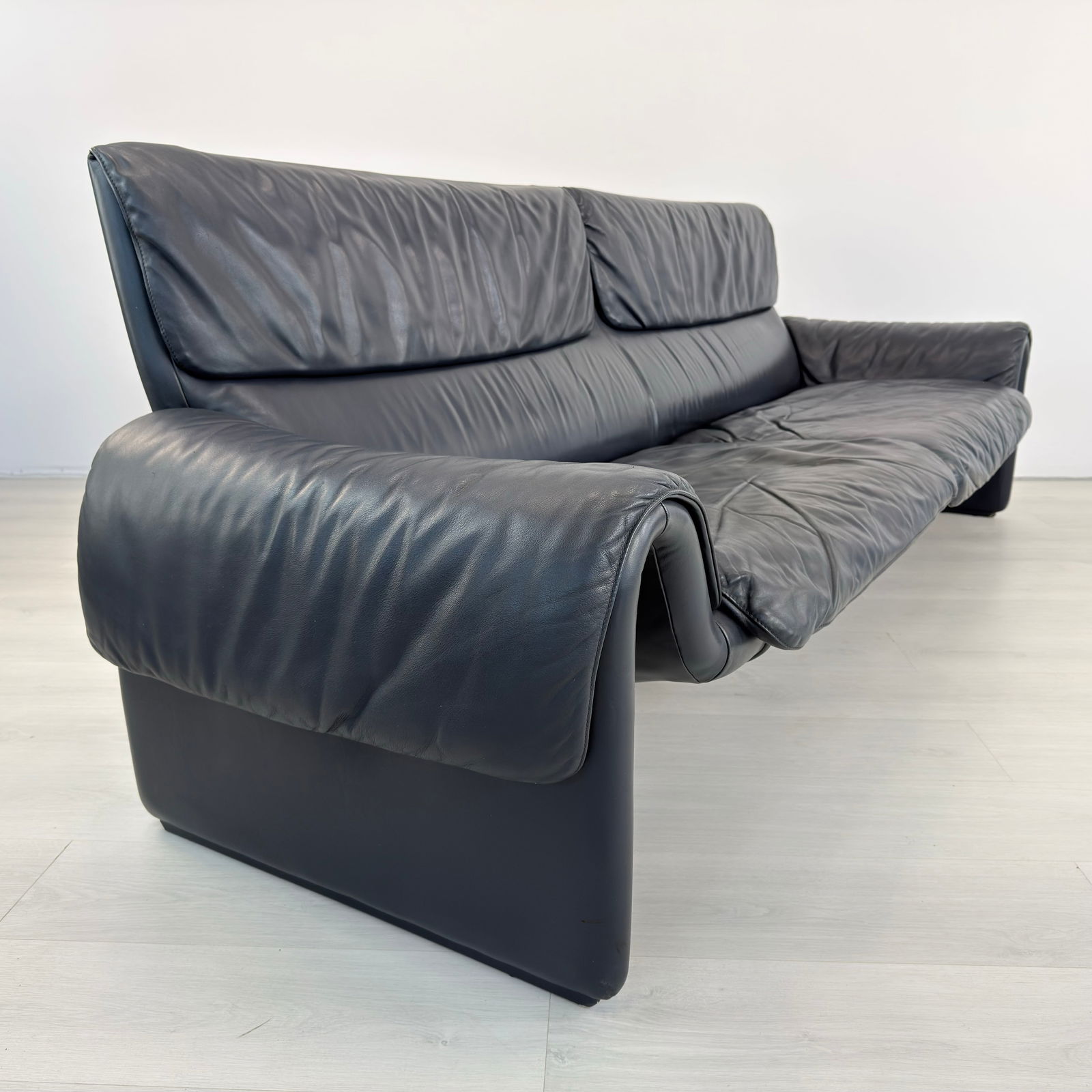 DE SEDE DS 2011 LEATHER SOFA - 4