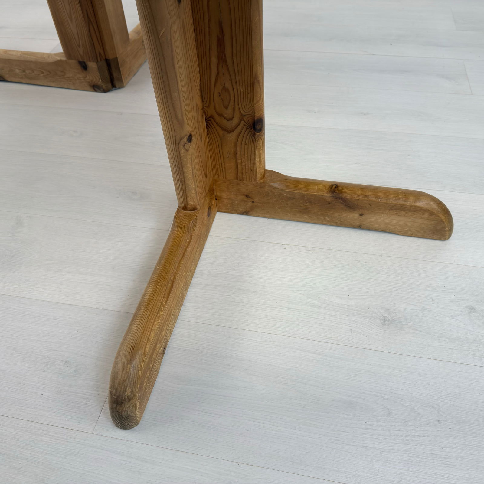 SCANDINAVIAN EXTENDABLE DINING TABLE - 14