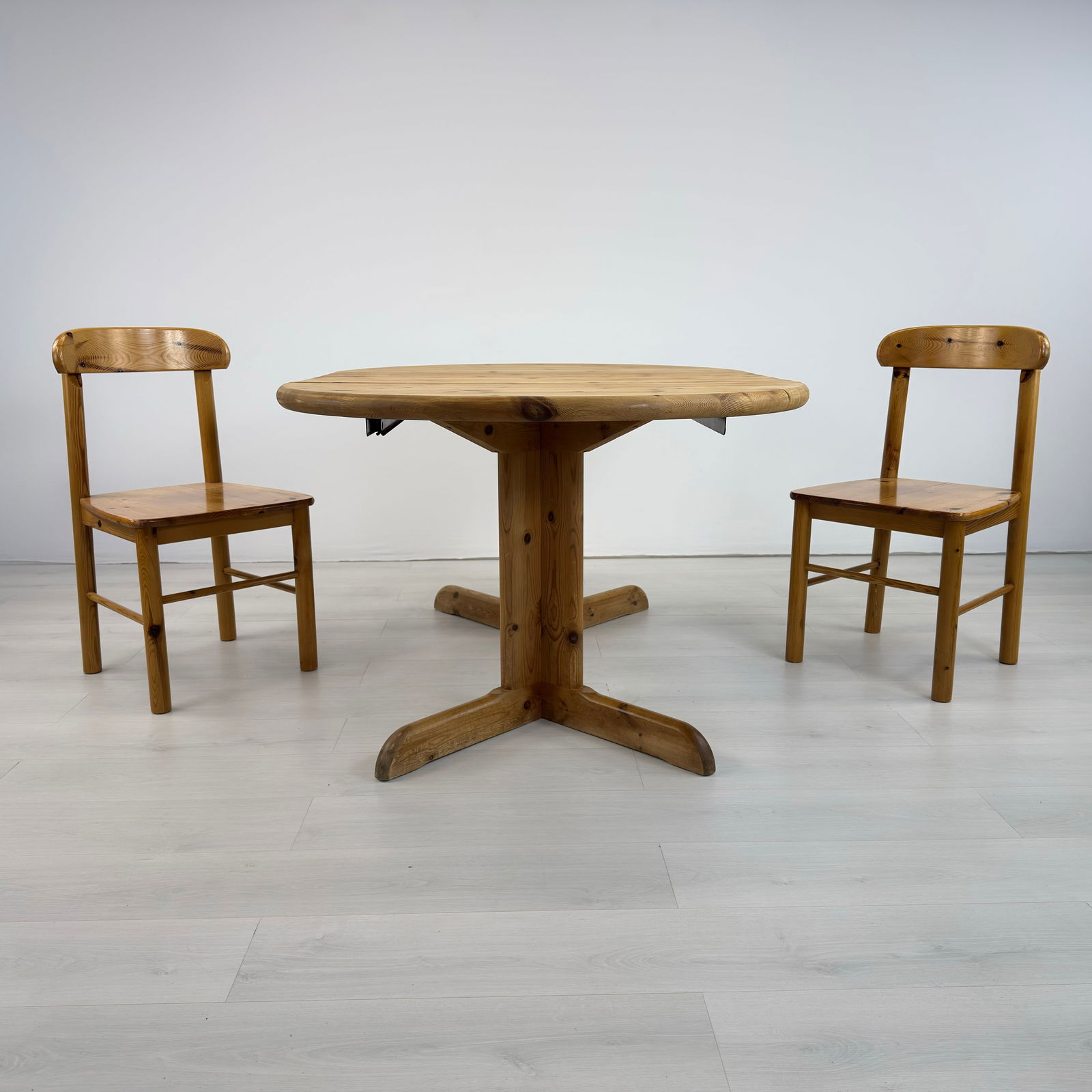 SCANDINAVIAN EXTENDABLE DINING TABLE - 16