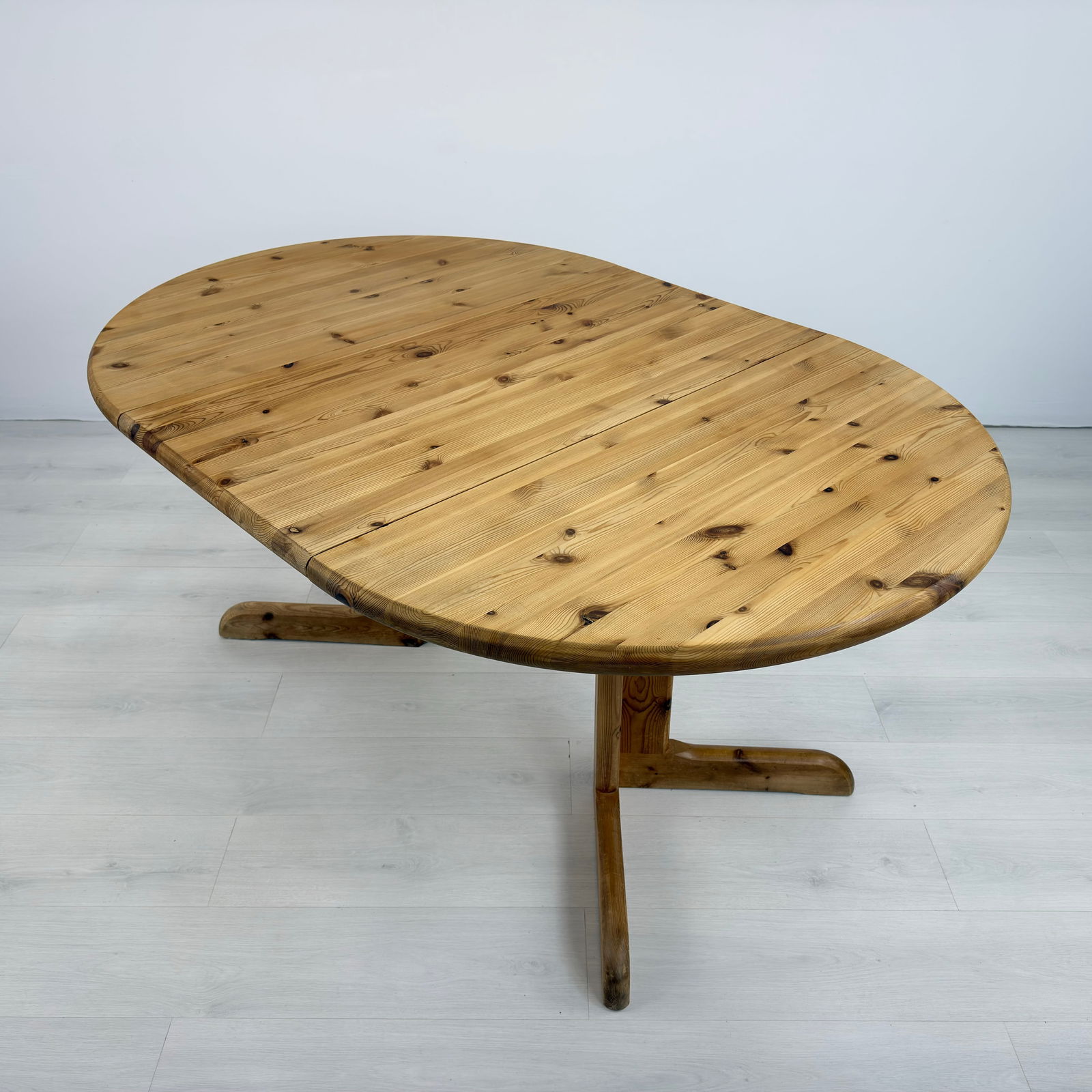 SCANDINAVIAN EXTENDABLE DINING TABLE - 4