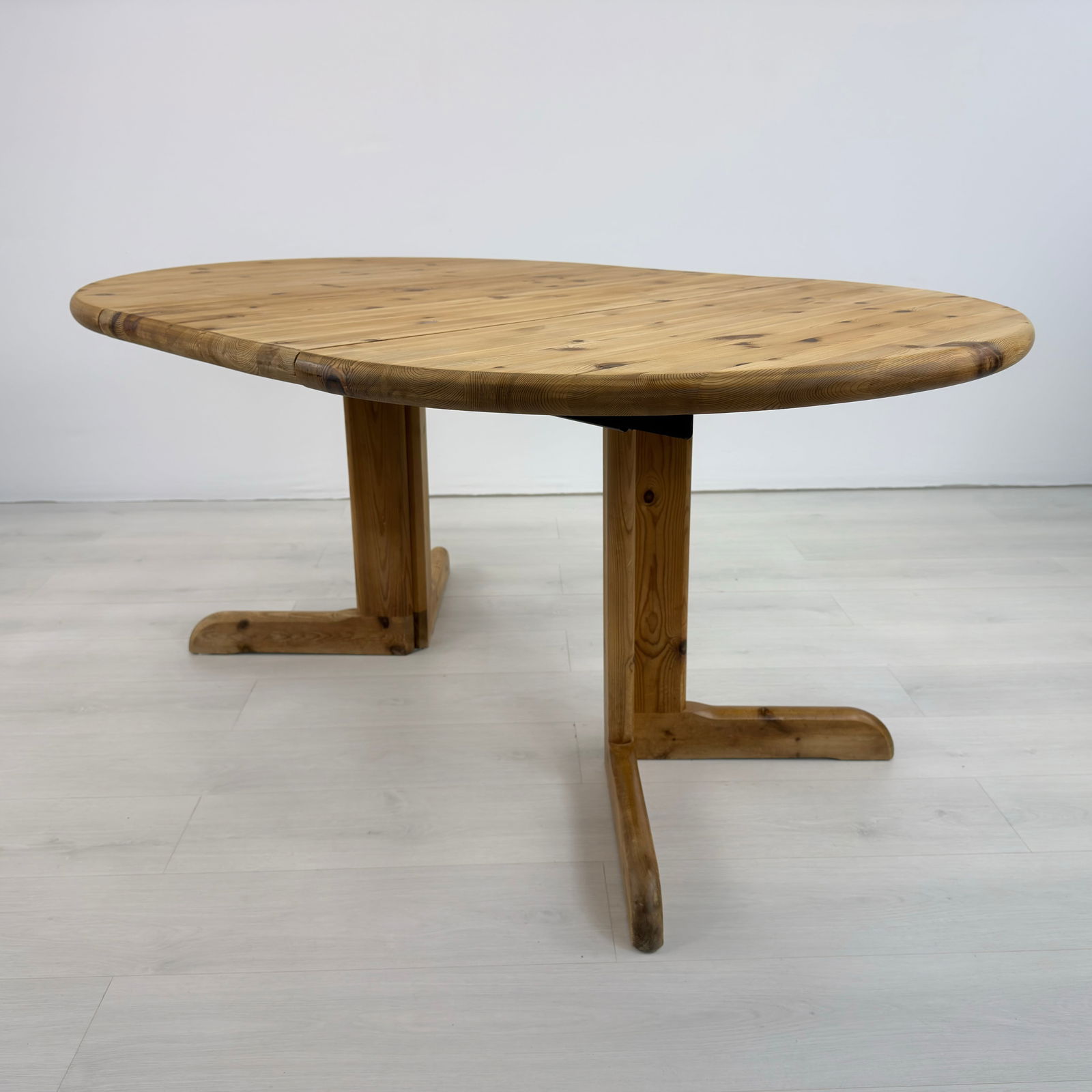SCANDINAVIAN EXTENDABLE DINING TABLE - 5